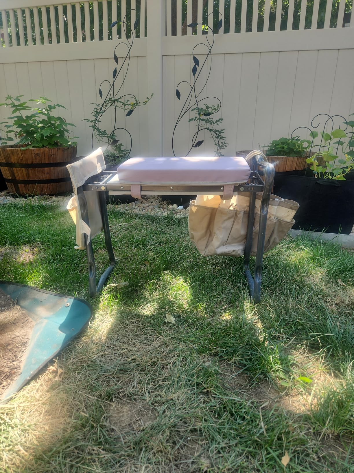 Ohuhu Garden Kneeler and Seat Heavy Duty, Upgraded Gardening Stool with Thicker Wider EVA Foam Kneeling Pad Foldable Garden Bench with 2 Large Tools Pouches, Gardening Gifts for Women Mom Men Seniors customer photo 2