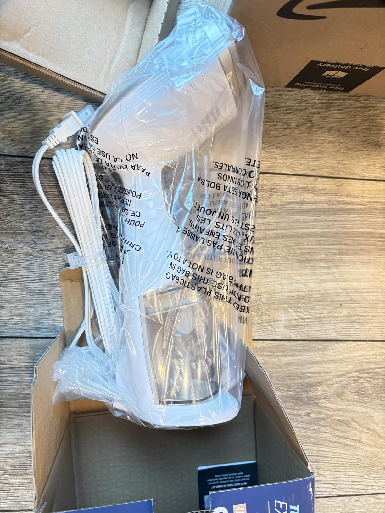Conair Handheld Garment Steamer for Clothes, Turbo ExtremeSteam 1875W Fabric Steamer, Portable Handheld Design, Strong Penetrating Steam, White/Champagne - Customer Photo 1