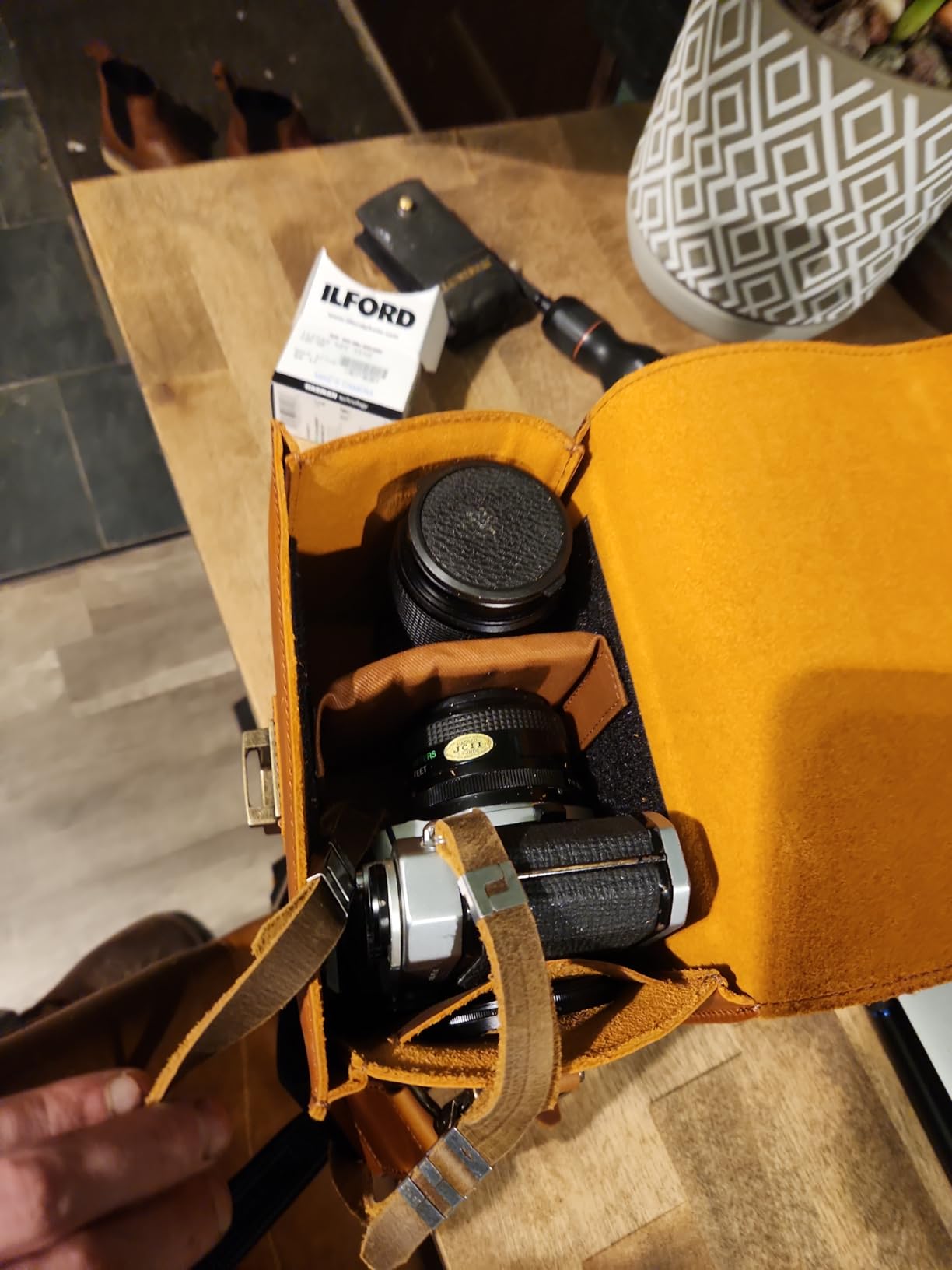 MegaGear Pebble Genuine Leather Camera Messenger Bag for Mirrorless, Instant and DSLR Cameras - Customer Photo 1