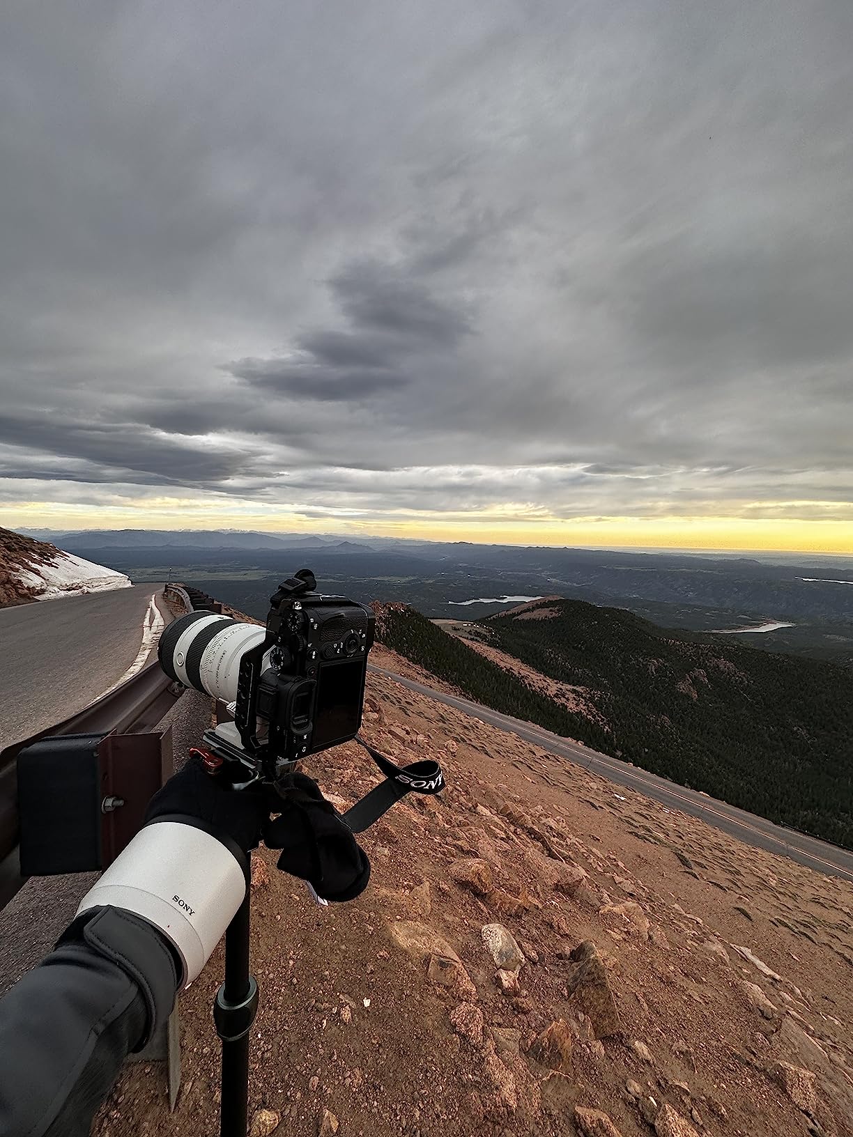3 Legged Thing Leo 2.0 Carbon Fibre Tripod System & AirHed Pro Lever - Earth Bronze/Ocean Blue (LEOKIT2) Customer Review 3 Legged Thing Leo 2.0 Carbon Fibre Tripod System & AirHed Pro Lever - Earth Bronze/Ocean Blue (LEOKIT2) - Customer Photo 2