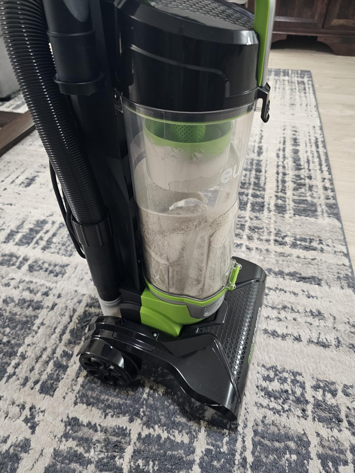 Eureka Airspeed Ultra-Lightweight Compact Bagless Upright Vacuum Cleaner, NEU10AE4, Green Customer Review Eureka Airspeed Ultra-Lightweight Compact Bagless Upright Vacuum Cleaner, NEU10AE4, Green - Customer Photo 2