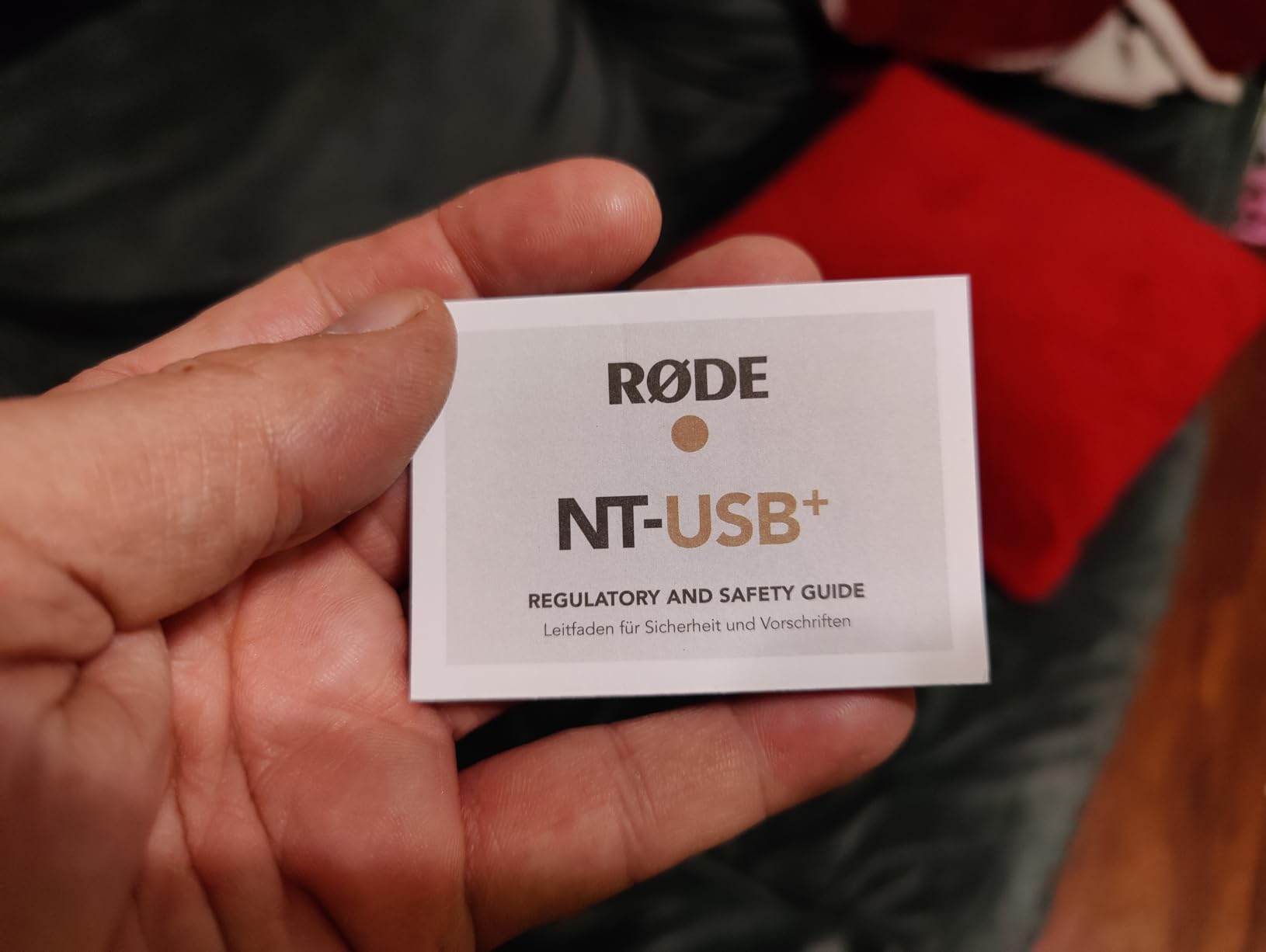 RØDE NT-USB Mini Studio-Quality USB Condenser Microphone | Free Software for Podcasting, Streaming, Gaming, Music Production, Vocal and Instrument Recording, Black customer photo 2
