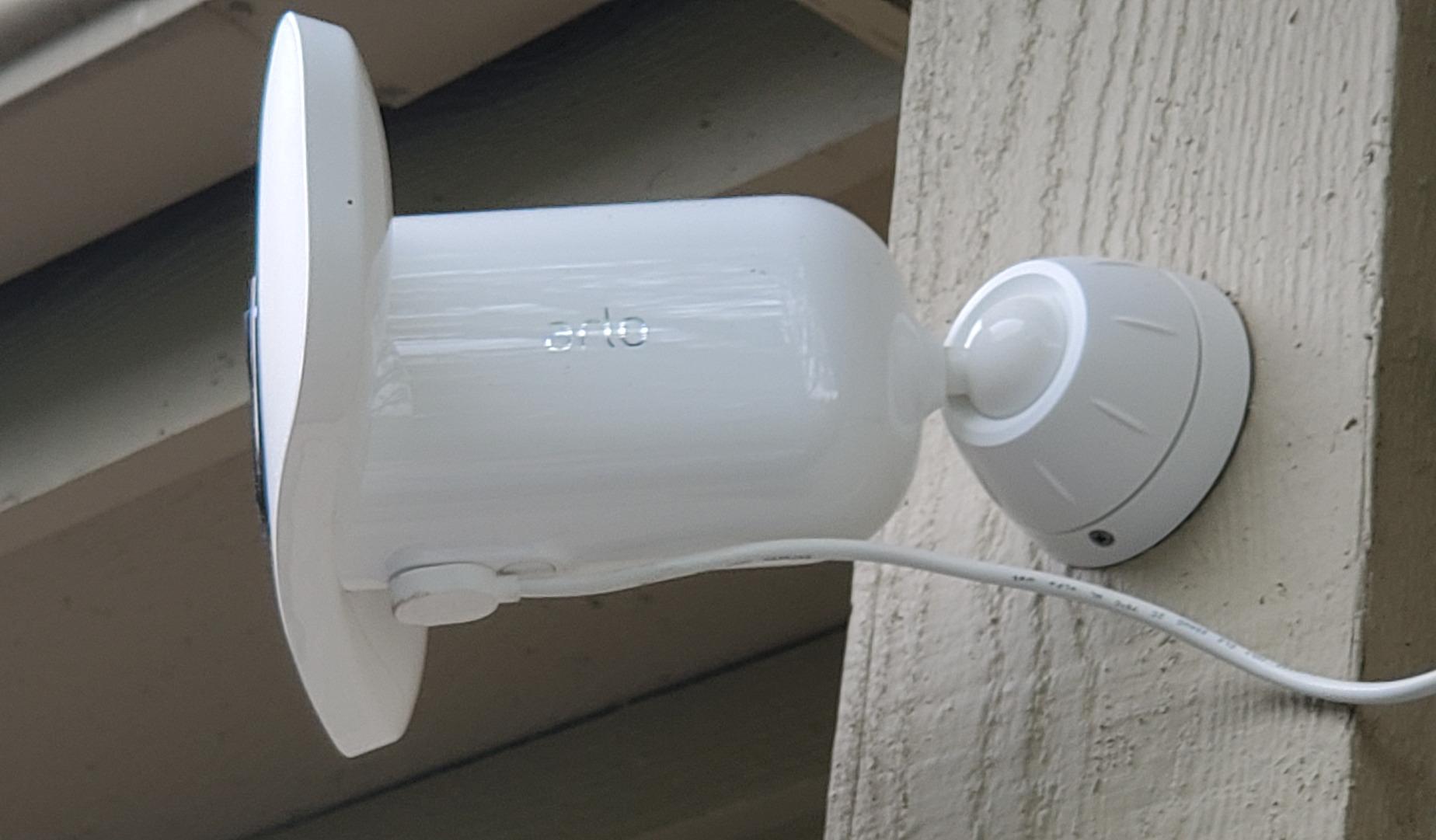 Pro 3 Wireless LED Floodlight Security Camera 2K HDR, 2000-3000 Lumens, Custom Detections, Emergency Response, Connects to Wi-Fi, Color Night Vision, 2-Way Audio, Rechargeable (White) customer photo 2