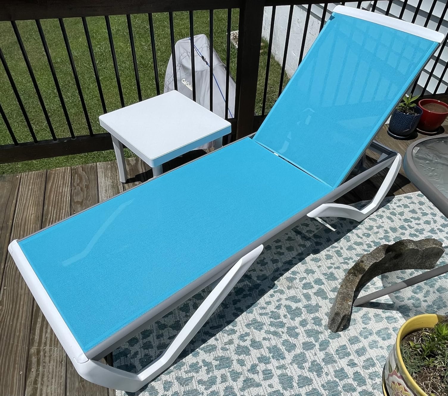 Kozyard Outdoor Chaise Lounge Chair, Fully Flat Adjustable Patio Lounger with Aluminum Frame & Resin Legs, Textilene Fabric for Poolside, Backyard & Beach, Gray customer photo 1