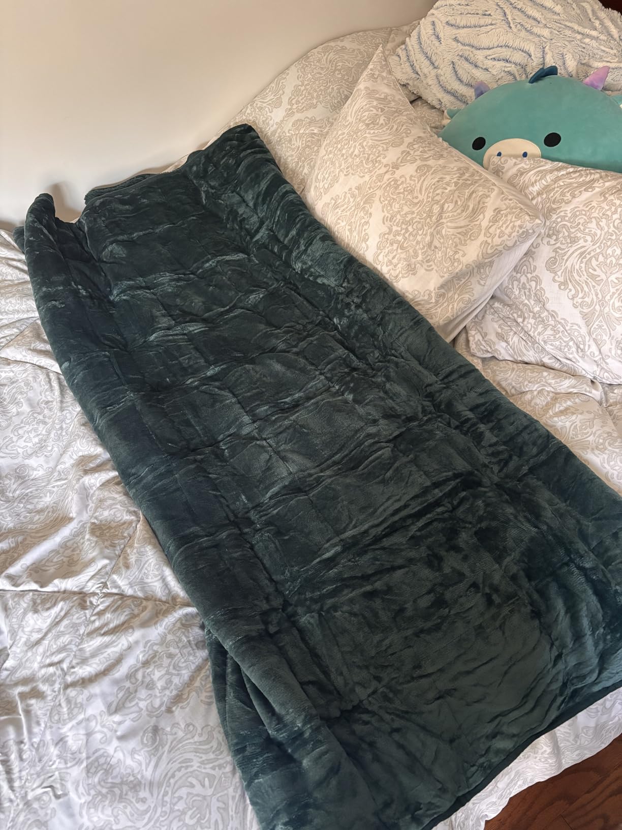 Uttermara Weighted Blanket Queen Size 15lbs 60x80 inches with Soft Plush Fleece, Cozy Warm Sherpa Snuggle Thick Heavy Blanket Great for Sleep and Calming, Grey Customer Review Uttermara Weighted Blanket Queen Size 15lbs 60x80 inches with Soft Plush Fleece, Cozy Warm Sherpa Snuggle Thick Heavy Blanket Great for Sleep and Calming, Grey - Customer Photo 2
