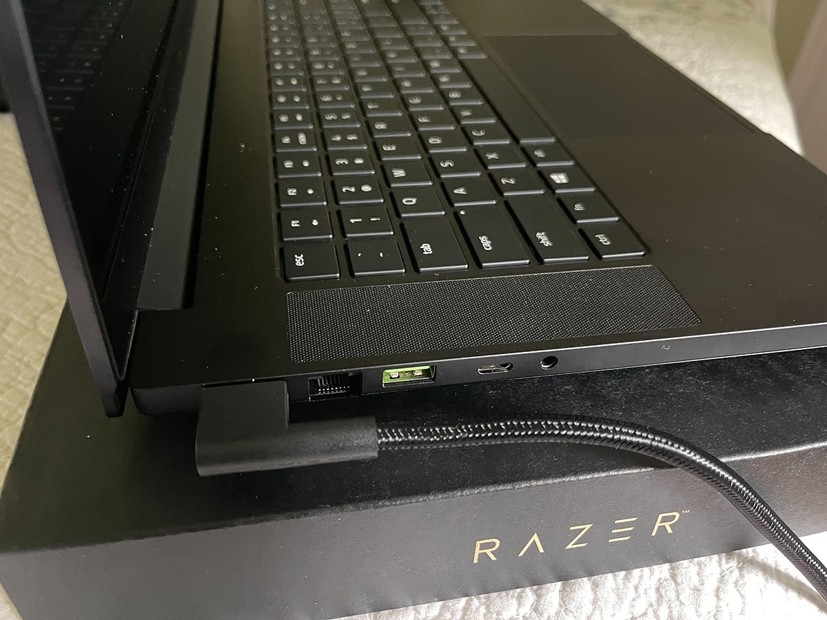Razer Blade 15 Base Gaming Laptop 2020: Intel Core i7-10750H 6-Core, NVIDIA GeForce RTX 2070 Max-Q, 15.6 Razer Blade 15 Base Gaming Laptop 2020: Intel Core i7-10750H 6-Core, NVIDIA GeForce RTX 2070 Max-Q, 15.6