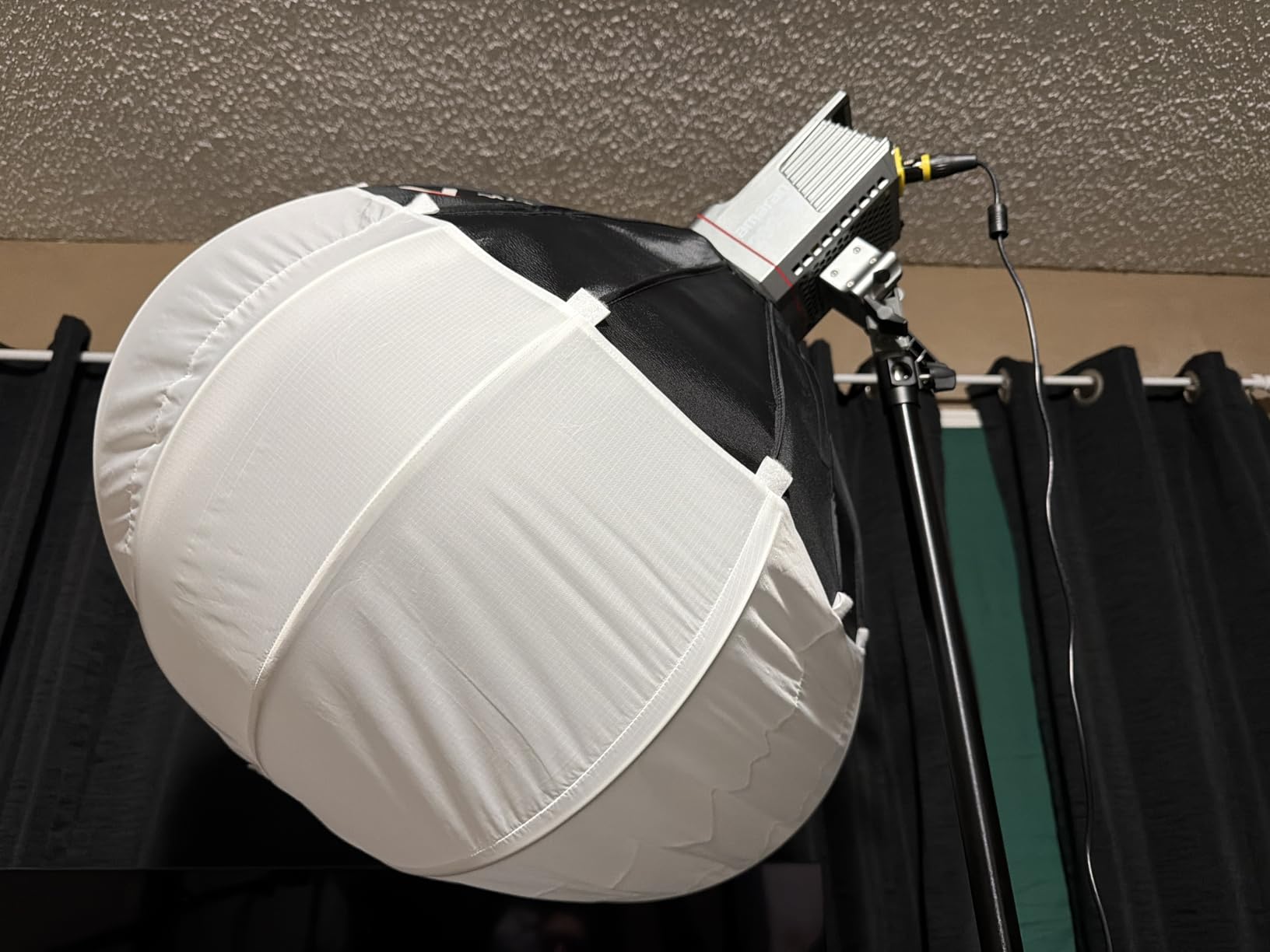 Aputure Lantern Softbox Soft Light Modifier,26inch, Quick-Setup Quick-Folding Aputure Space Light Upgraded for 300D Mark II 120D 120T 120D Mark II 300X and Other Bowens Mount Light Customer Review Aputure Lantern Softbox Soft Light Modifier,26inch, Quick-Setup Quick-Folding Aputure Space Light Upgraded for 300D Mark II 120D 120T 120D Mark II 300X and Other Bowens Mount Light - Customer Photo 1
