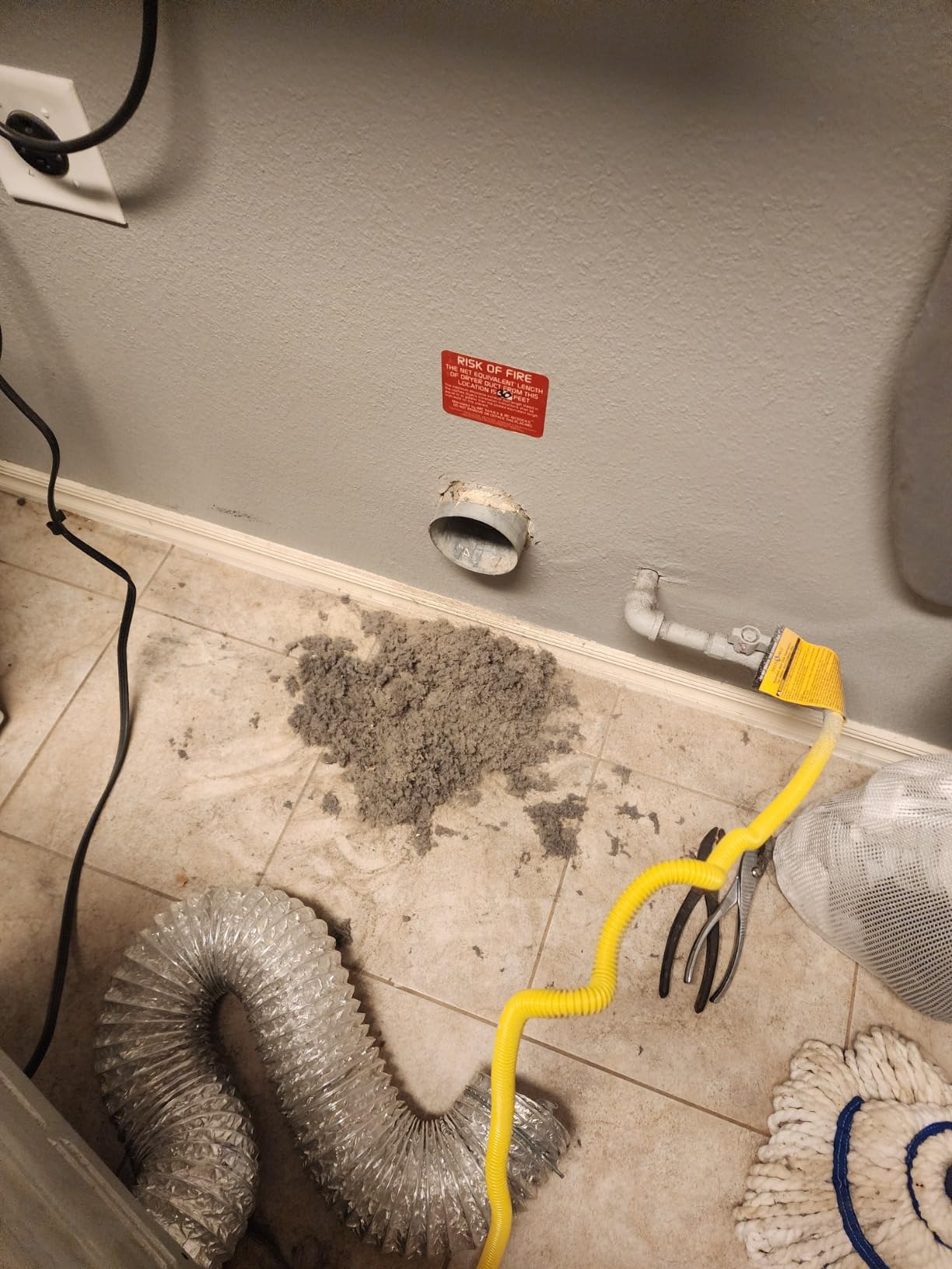 Holikme 40 Feet Dryer Vent Cleaner Kit, Flexible Lint Brush with Drill Attachment, Extends Up to 40 Feet for Easy Cleaning, Synthetic Brush Head, Use with or Without a Power Drill Customer Review Holikme 40 Feet Dryer Vent Cleaner Kit, Flexible Lint Brush with Drill Attachment, Extends Up to 40 Feet for Easy Cleaning, Synthetic Brush Head, Use with or Without a Power Drill - Customer Photo 3