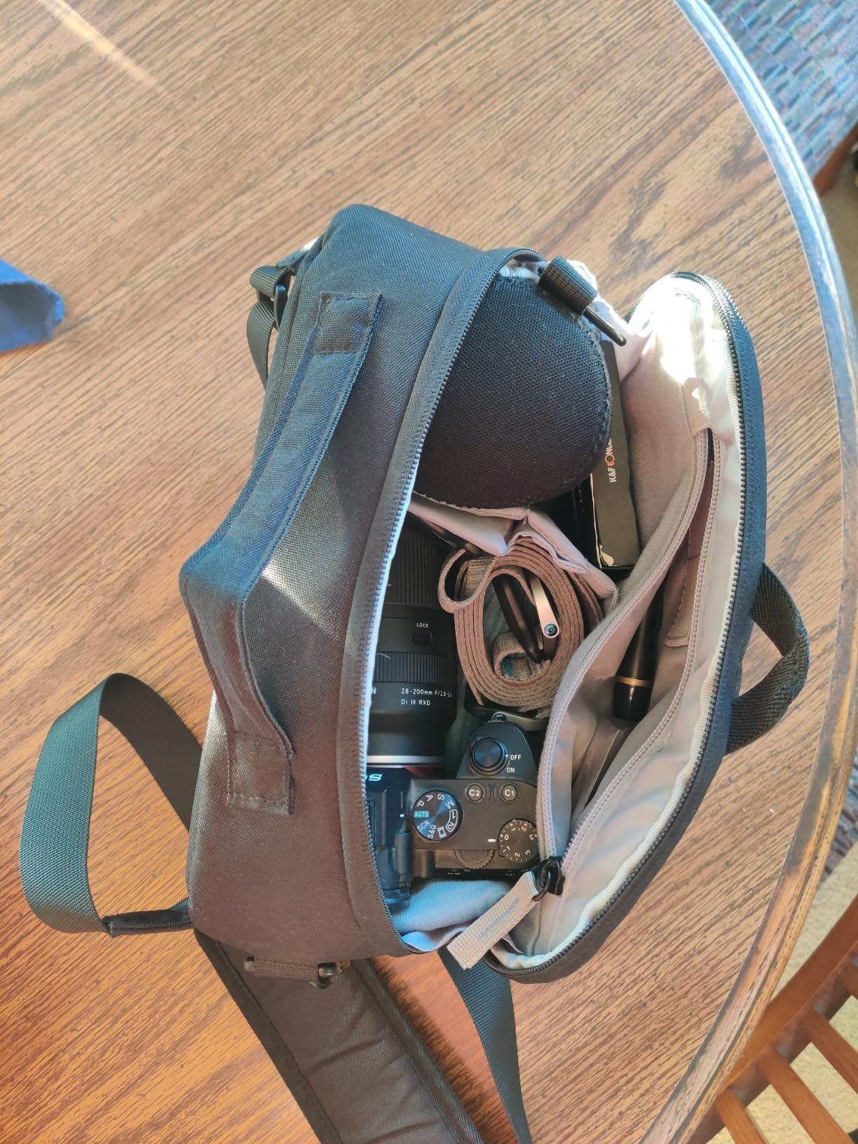 BAGSMART Bag for DSLR Camera, Waterproof Crossbody Camera Case with Padded Shoulder Strap, Anti-Theft Shoulder Bag, Black Customer Review BAGSMART Bag for DSLR Camera, Waterproof Crossbody Camera Case with Padded Shoulder Strap, Anti-Theft Shoulder Bag, Black - Customer Photo 1