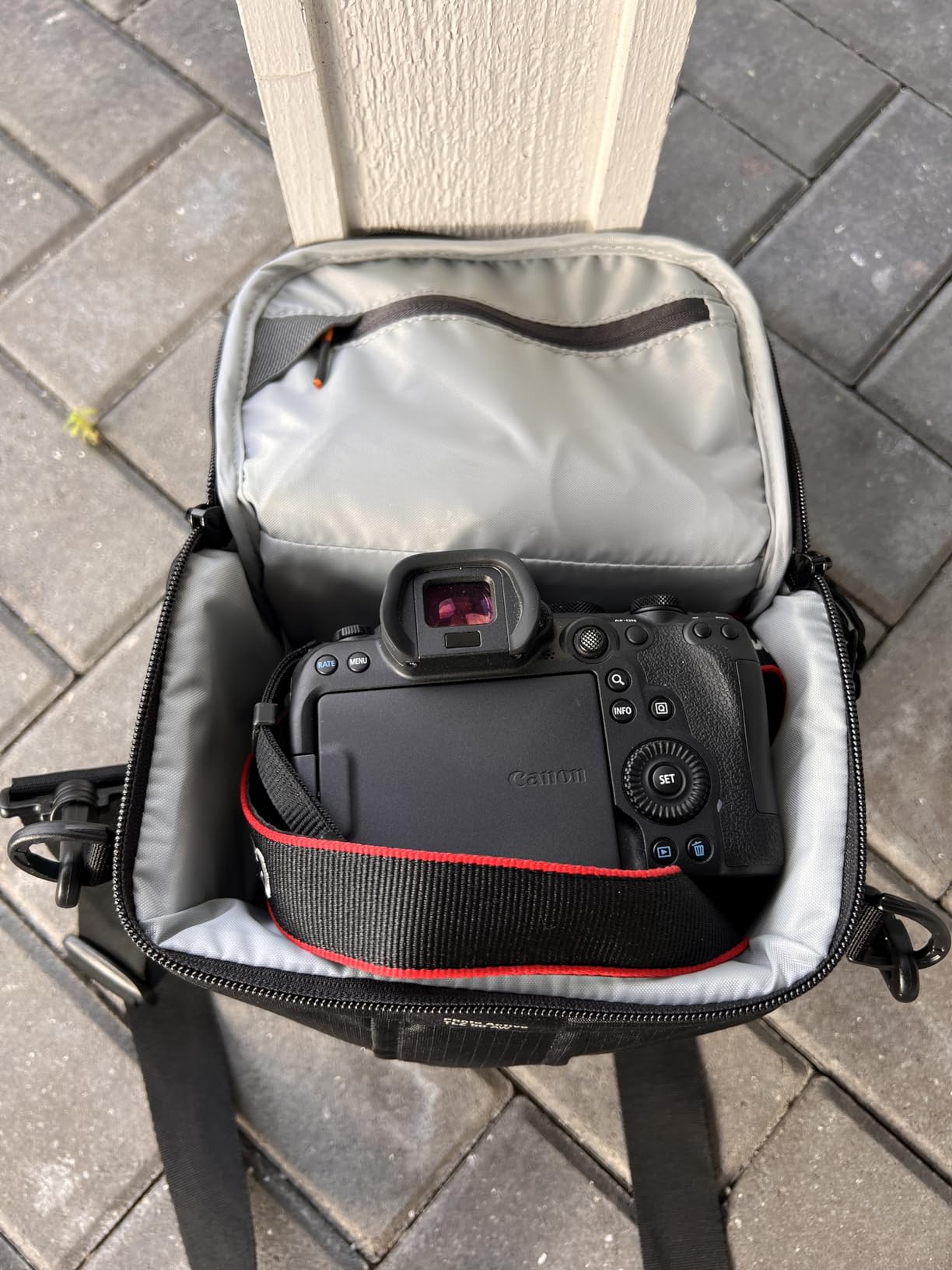 Lowepro Photo Active TLZ 50AW Mirrorless and DSLR toploader - Removable Shoulder Strap - organizing Pockets - for Mirrorless Like Sony Apha 9 - LP37346-PWW, Large Customer Review Lowepro Photo Active TLZ 50AW Mirrorless and DSLR toploader - Removable Shoulder Strap - organizing Pockets - for Mirrorless Like Sony Apha 9 - LP37346-PWW, Large - Customer Photo 2