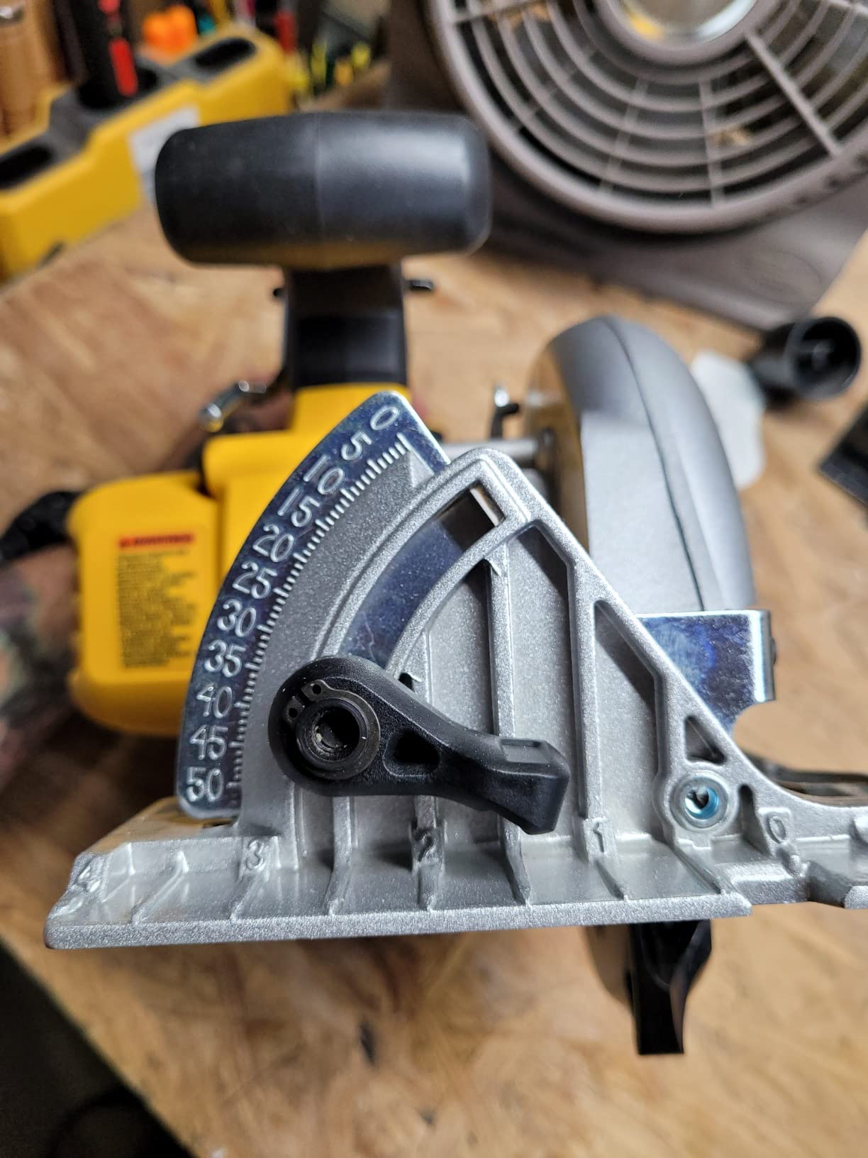 DEWALT 20V MAX* 6-1/2 in. Brushless Cordless Circular Saw, Tool Only (DCS565B) Customer Review DEWALT 20V MAX* 6-1/2 in. Brushless Cordless Circular Saw, Tool Only (DCS565B) - Customer Photo 2