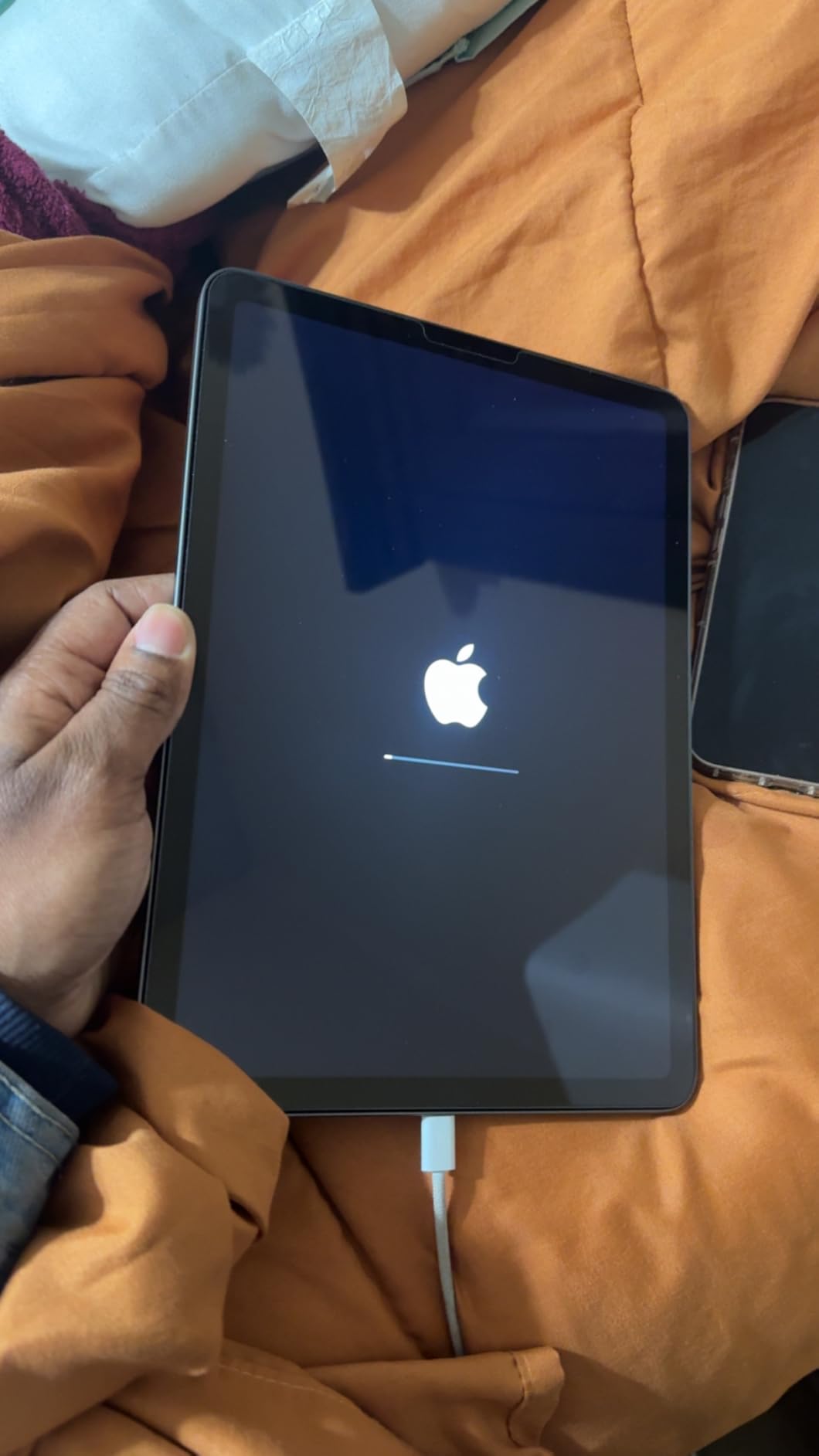 Apple iPad Air (10.9-inch, Wi-Fi, 256GB) - Space Gray (Refurbished) - Customer Photo 2