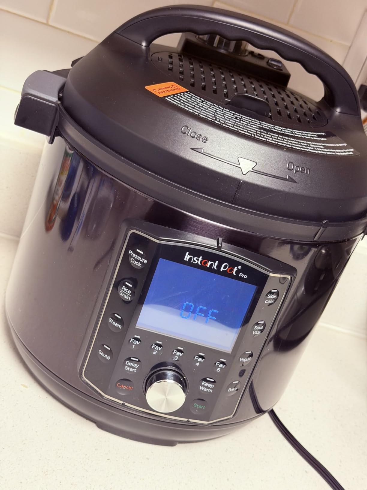 Pro 10-in-1 Pressure Cooker, Slow Cooker, Rice/Grain Cooker, Steamer, Saute, Sous Vide, Yogurt Maker, Sterilizer, and Warmer, Includes App With Over 800 Recipes, Black, 6 Quart customer photo 1