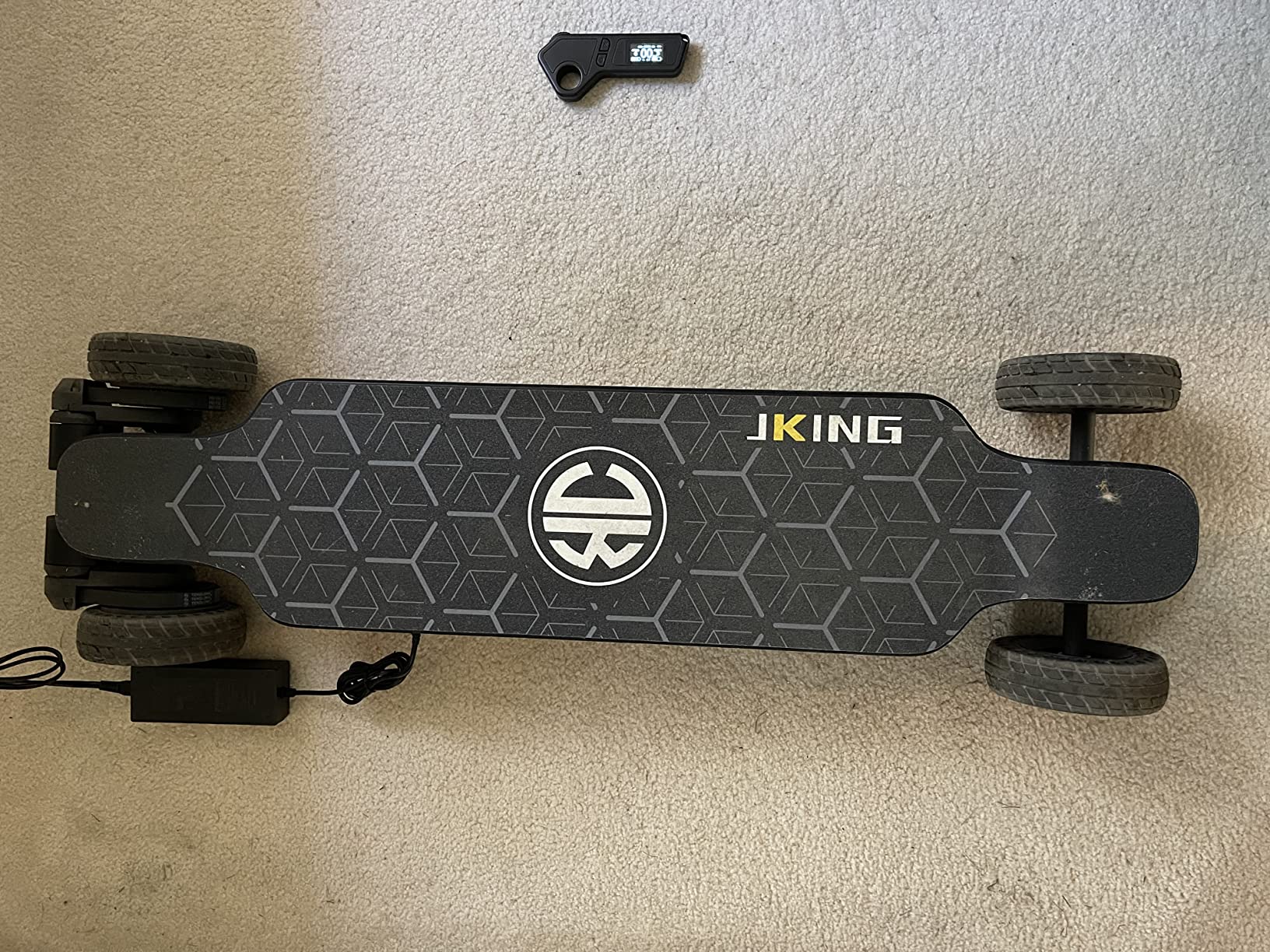 JKING Electric Skateboard Electric Longboard with Remote Control Skateboard,1800W Dual Brushless Motor,24 MPH Top Speed,18.6 Miles Range,4 Speed Adjustment,Max Load 330 Lbs,6 Months Warranty Customer Review JKING Electric Skateboard Electric Longboard with Remote Control Skateboard,1800W Dual Brushless Motor,24 MPH Top Speed,18.6 Miles Range,4 Speed Adjustment,Max Load 330 Lbs,6 Months Warranty - Customer Photo 1