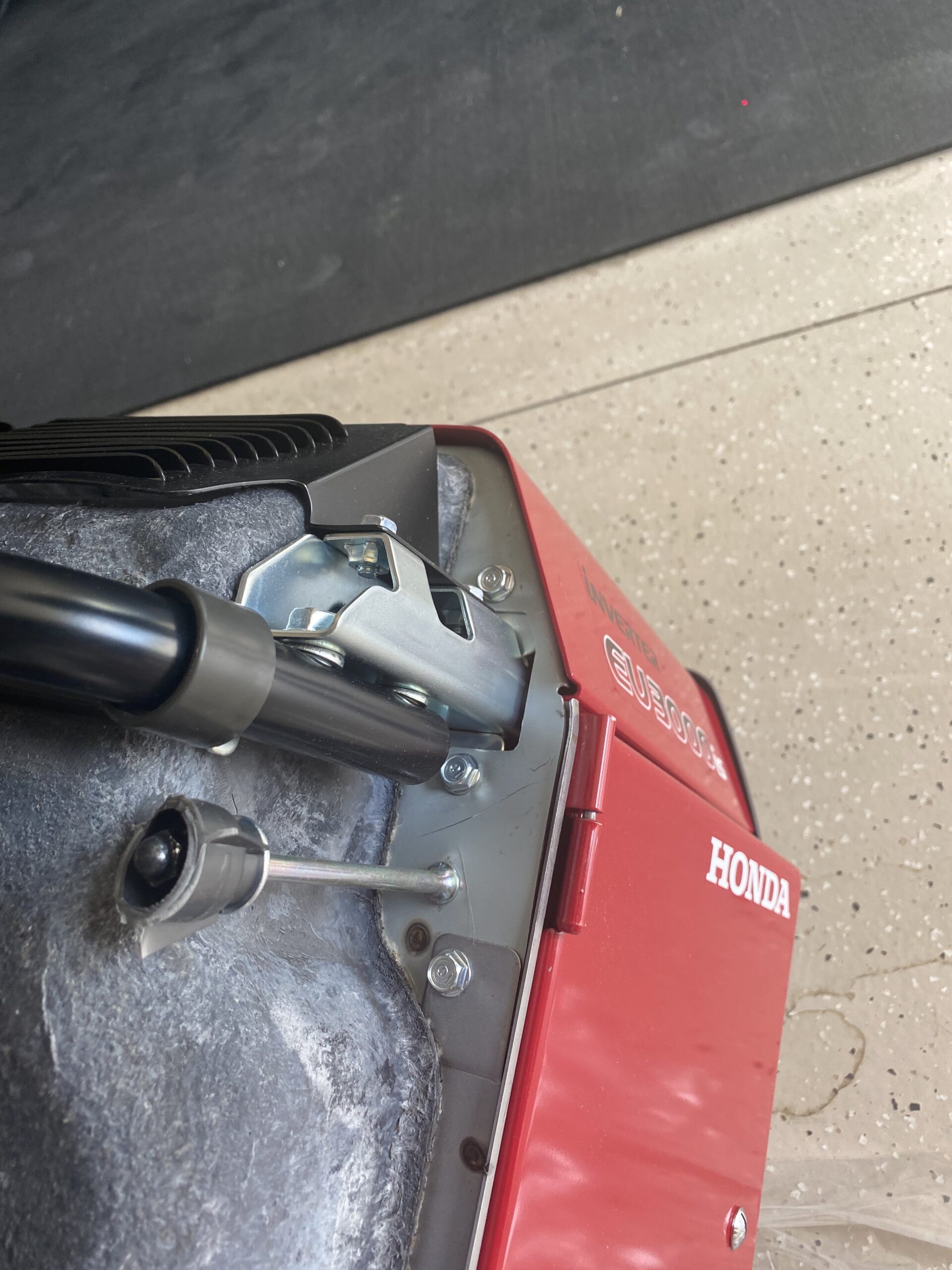 Honda EU3000IS1AN 3000-Watt 120-Volt Inverter Generator with CO-MINDER - 49-State 664270 - Customer Photo 2