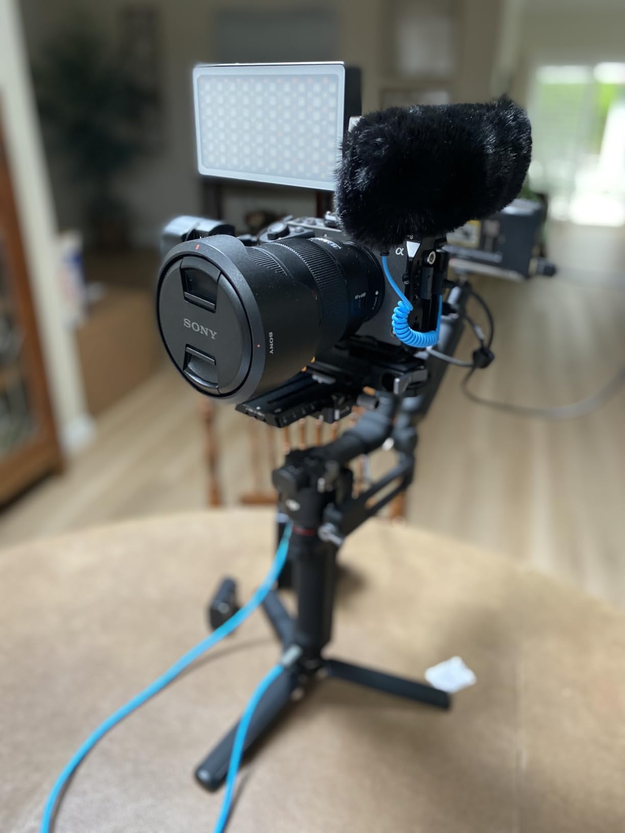SENNHEISER Professional MKE 400 Directional On-Camera Shotgun Microphone with 3.5mm TRS and TRRS Connectors for DSLR, Mirrorless & Mobile , Connects with Auxiliary Customer Review SENNHEISER Professional MKE 400 Directional On-Camera Shotgun Microphone with 3.5mm TRS and TRRS Connectors for DSLR, Mirrorless & Mobile , Connects with Auxiliary - Customer Photo 2