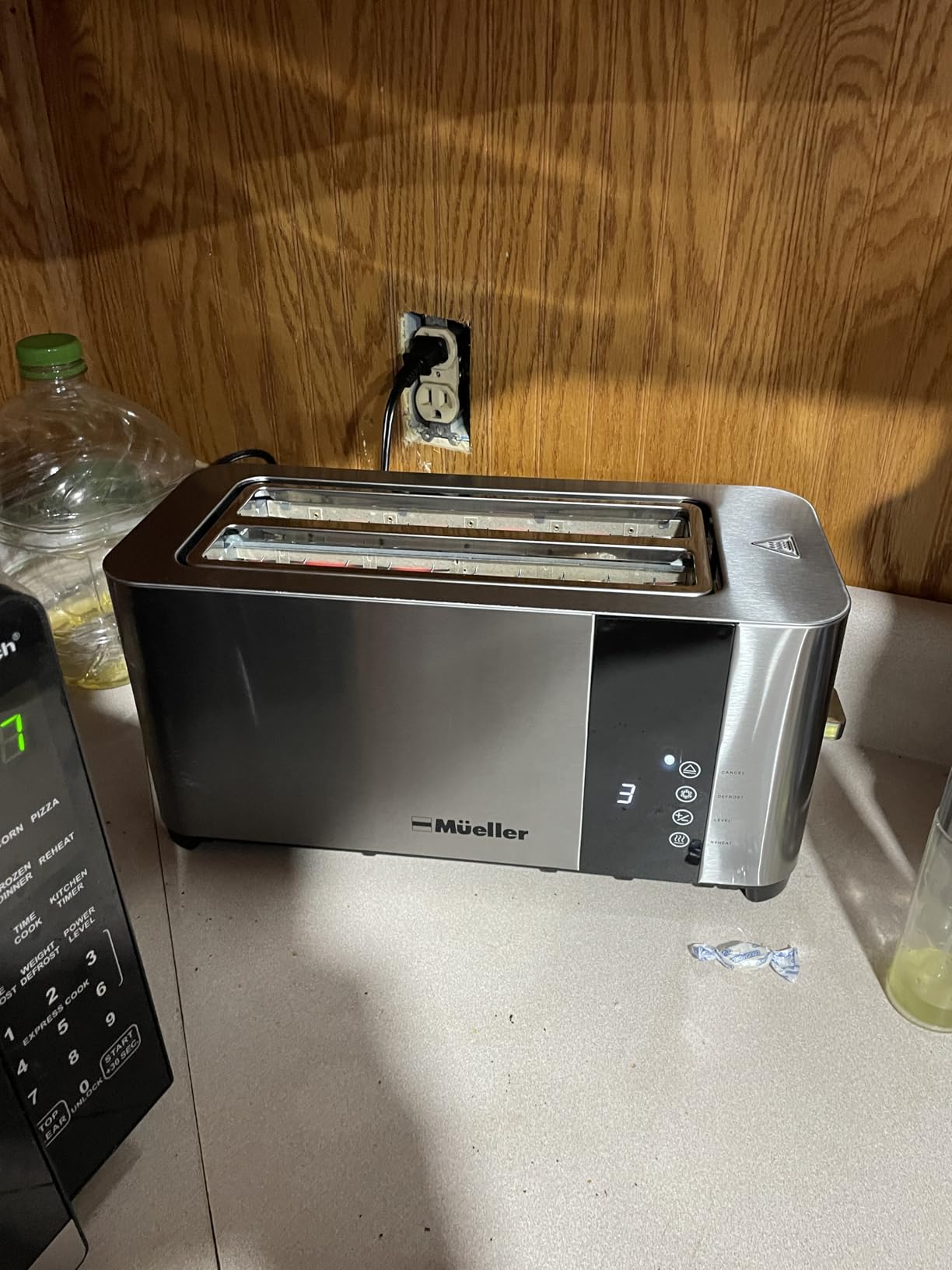 Mueller UltraToast Full Stainless Steel Toaster 4 Slice, Long Extra-Wide Slots for Bagels and Waffles, 6 Browning Levels, LED Display, Cancel/Defrost/Reheat Functions & Removable Tray, Kitchen Gadgets Customer Review Mueller UltraToast Full Stainless Steel Toaster 4 Slice, Long Extra-Wide Slots for Bagels and Waffles, 6 Browning Levels, LED Display, Cancel/Defrost/Reheat Functions & Removable Tray, Kitchen Gadgets - Customer Photo 1