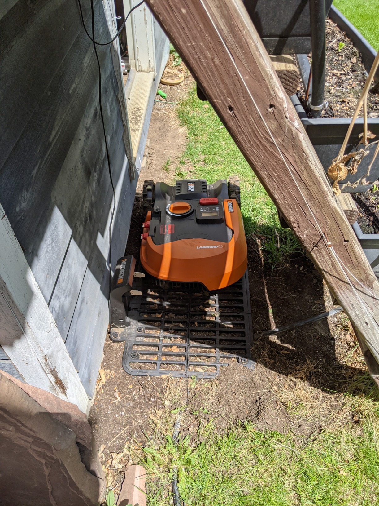 WORX Landroid L 20V 5.0Ah Robotic Lawn Mower 1/2 Acre / 21,780 Sq Ft. Power Share - WR155 (Battery & Charger Included) customer photo 2