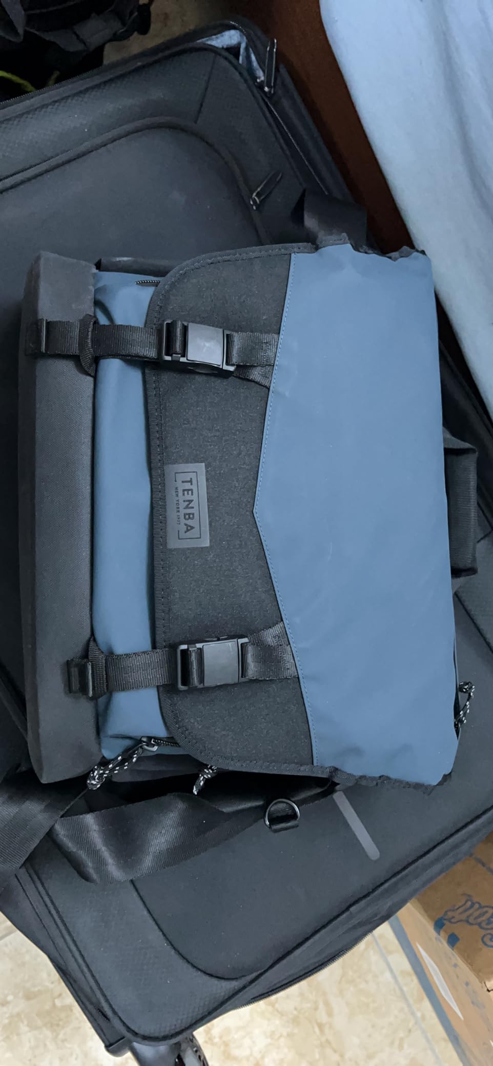 Tenba DNA 16 Slim Messenger Bag for Mirrorless and DSLR Cameras Customer Review Tenba DNA 16 Slim Messenger Bag for Mirrorless and DSLR Cameras - Customer Photo 2
