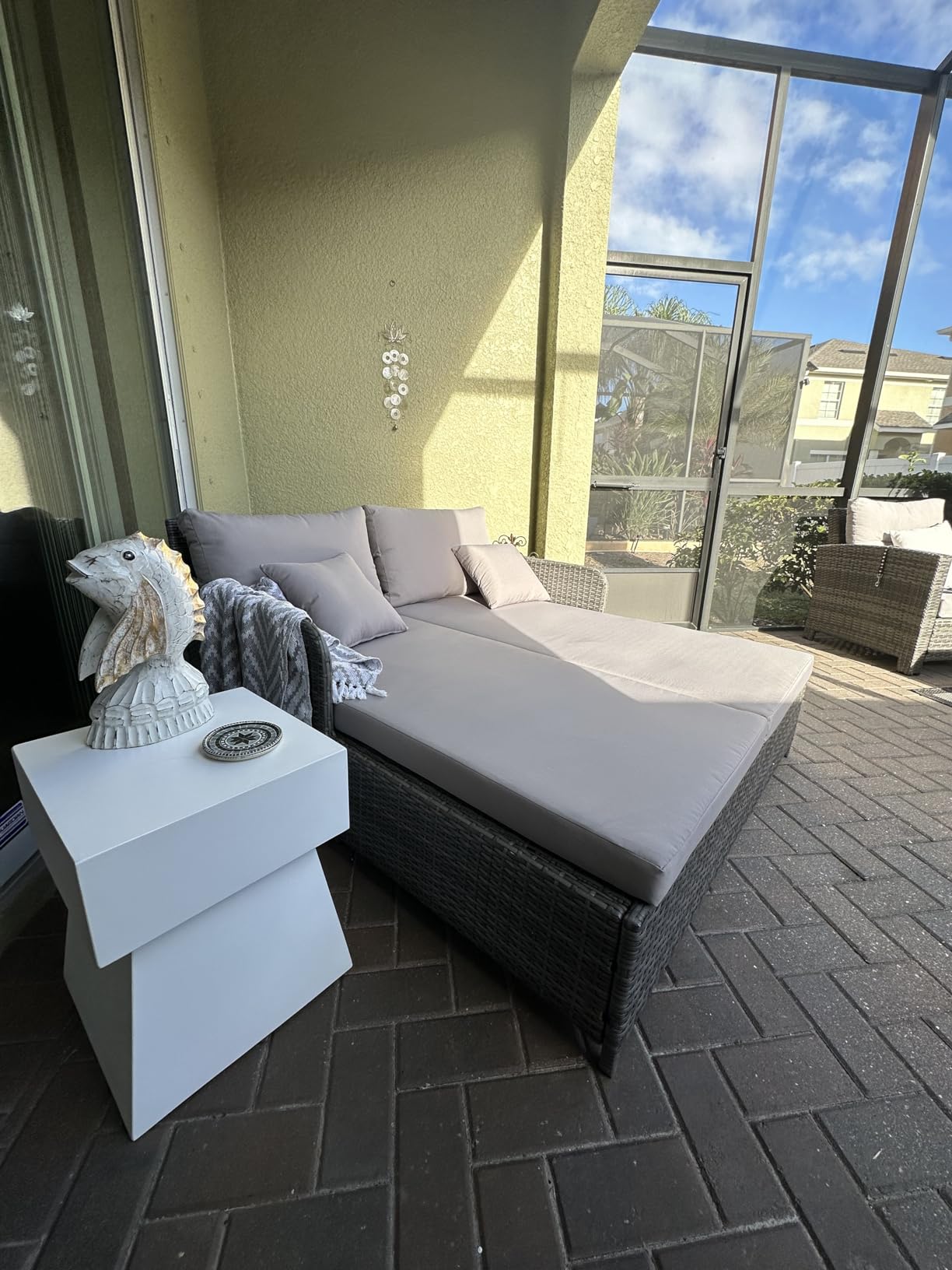 SAFAVIEH Outdoor - Cadeo Daybed - Natural & White - Steel Frame with Cushion - Deep-Seat Resort Design with Pillows - Ideal for Patio, Deck, Poolside, Backyard (PAT7500D) customer photo 2