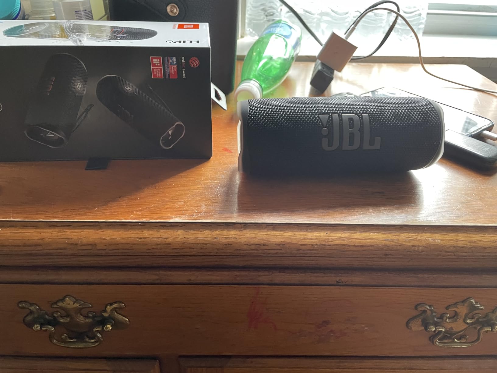 JBL Flip 6 - Portable Bluetooth Speaker, powerful sound and deep bass, IPX7 waterproof, 12 hours of playtime, JBL PartyBoost for multiple speaker pairing for home, outdoor and travel (Black) customer photo 1