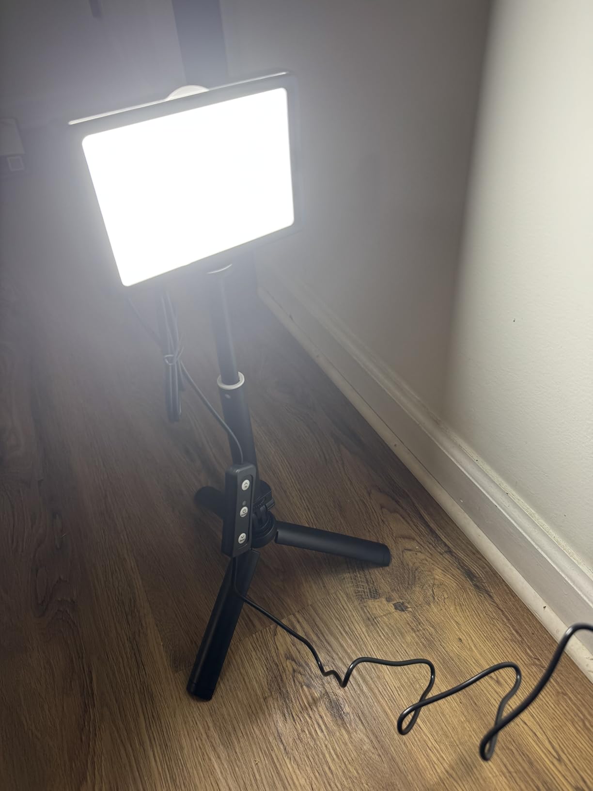 Ci-Fotto LED Video Light 2-Pack, 5600K Dimmable USB Photo Lights with Mini Tripod and Colored Filters for Photo Studios, Small Angle Shooting, Video Recording, Game Streaming - Customer Photo 2