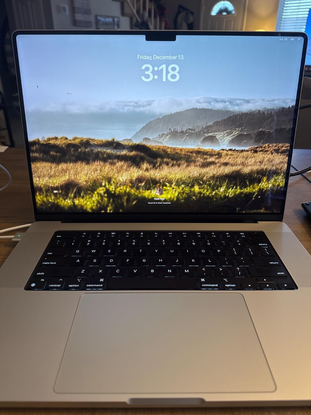 2021 Apple MacBook Pro (16-inch, M1 Pro chip with 10‑core CPU and 16‑core GPU, 16GB RAM, 1TB SSD) - Silver Customer Review 2021 Apple MacBook Pro (16-inch, M1 Pro chip with 10‑core CPU and 16‑core GPU, 16GB RAM, 1TB SSD) - Silver - Customer Photo 2