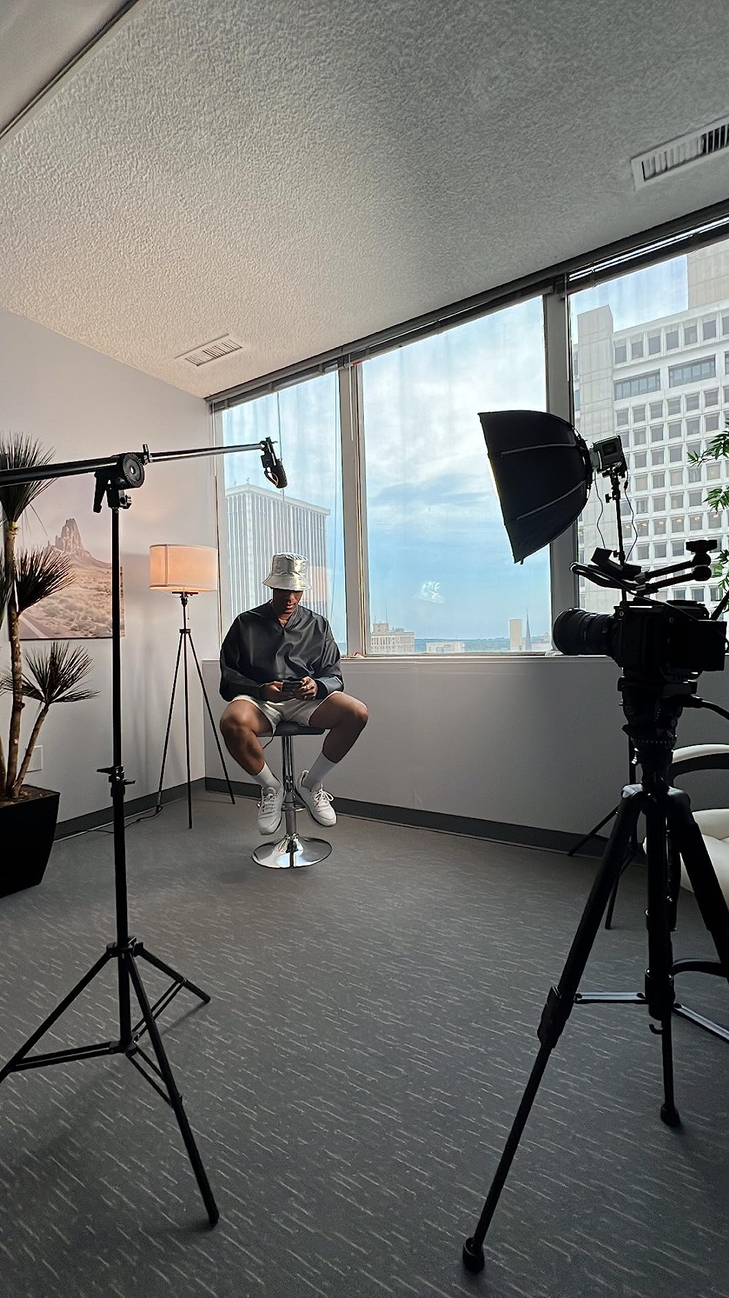 Aputure Amaran COB 60X S LED Video Light Bowens Mount, 33,300 lux @1m Bi-Color 2700-6500k Photography Studio Lighting, AC/DC Power Support with App Control for Studio Live Streaming Video Shooting - Customer Photo 2