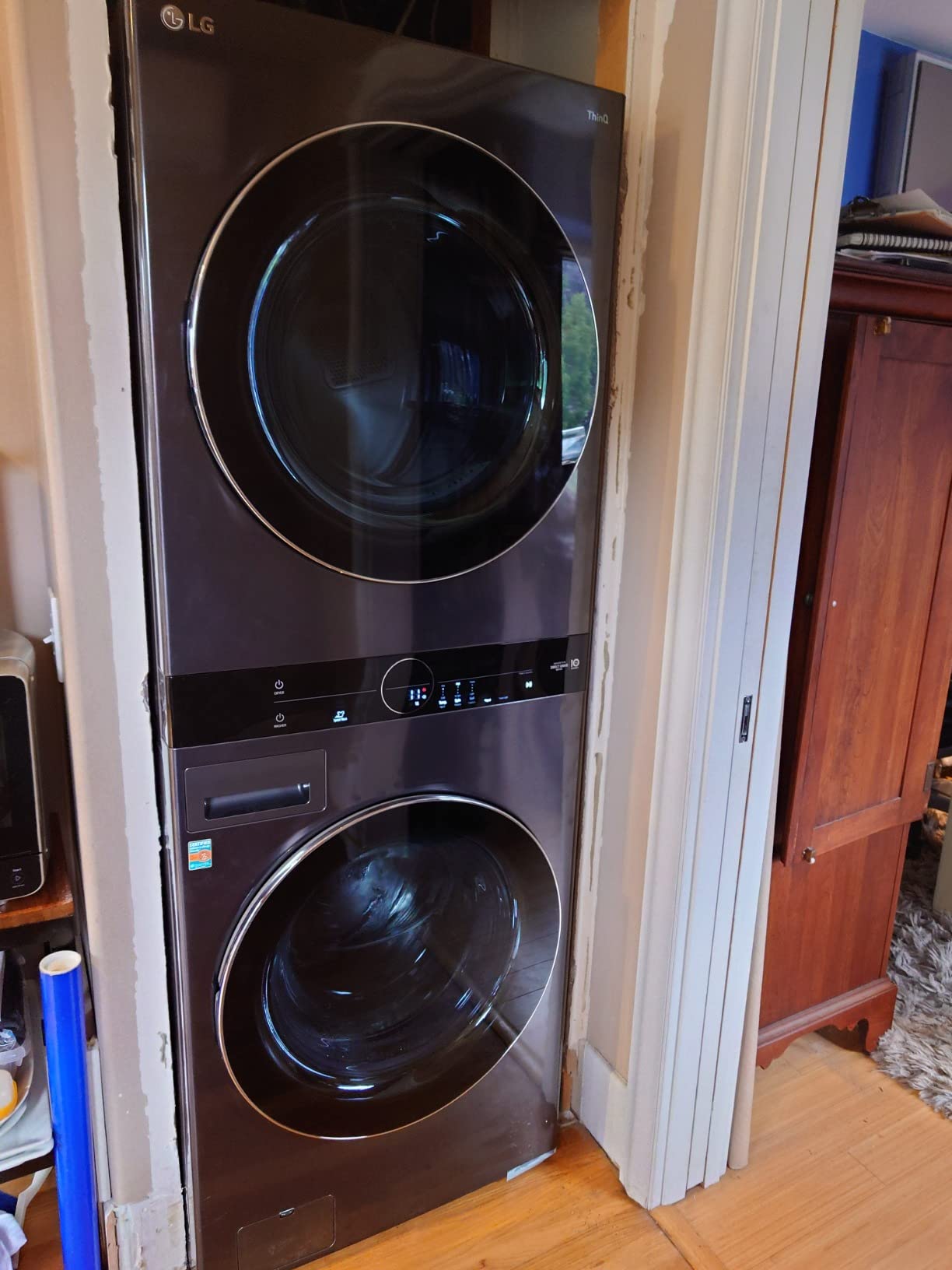LG WashTower Stacked Smart Laundry Center 4.5 Cu.Ft. Front Load Washer Fully Automatic & 7.4 Cu.Ft. Gas Dryer in Black Steel w/Steam WKGX201HBA Customer Review LG WashTower Stacked Smart Laundry Center 4.5 Cu.Ft. Front Load Washer Fully Automatic & 7.4 Cu.Ft. Gas Dryer in Black Steel w/Steam WKGX201HBA - Customer Photo 1