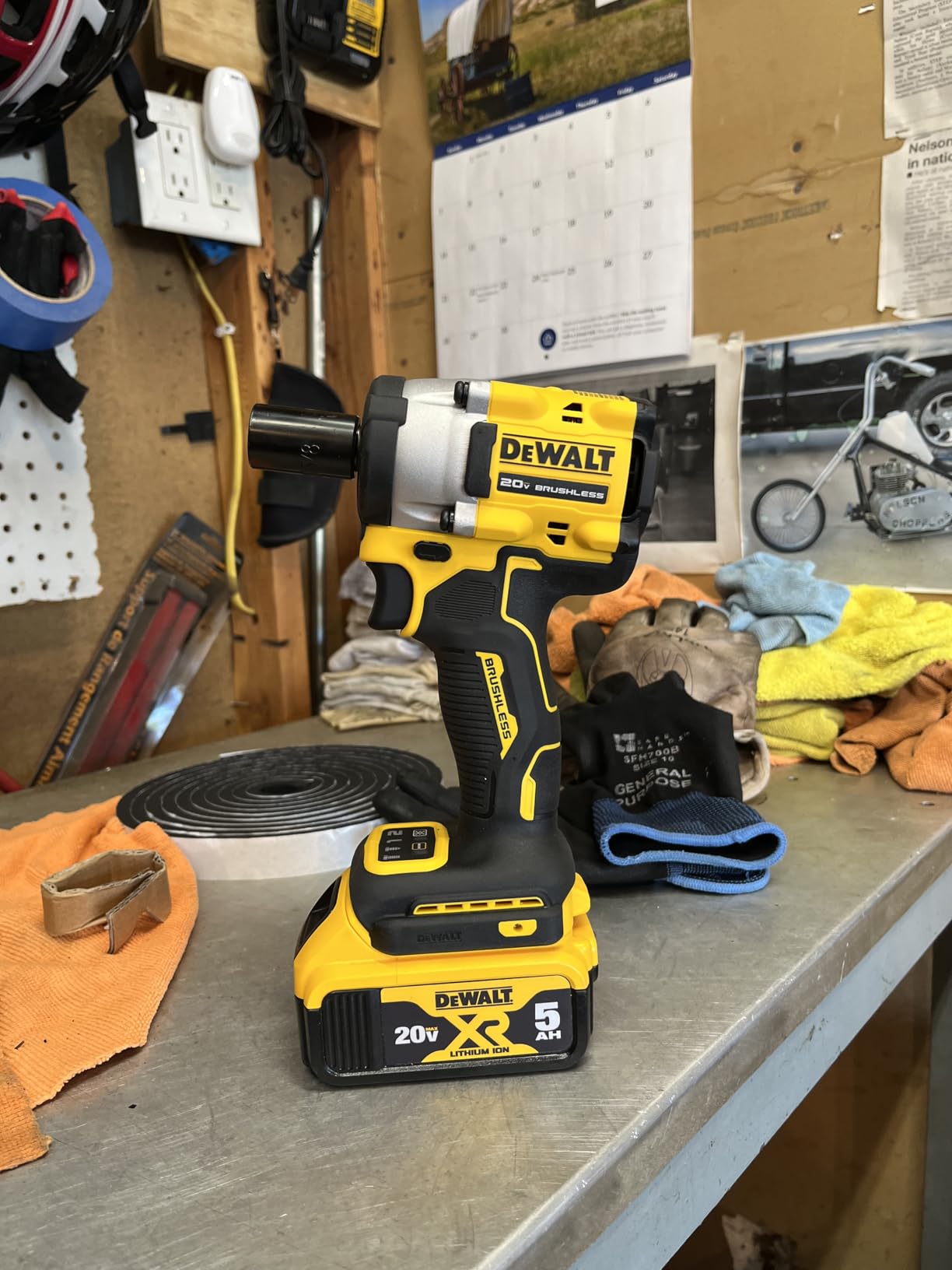 DEWALT ATOMIC 20V MAX* 1/2 in. Cordless Impact Wrench with Hog Ring Anvil (Tool Only) (DCF921B) Customer Review DEWALT ATOMIC 20V MAX* 1/2 in. Cordless Impact Wrench with Hog Ring Anvil (Tool Only) (DCF921B) - Customer Photo 2
