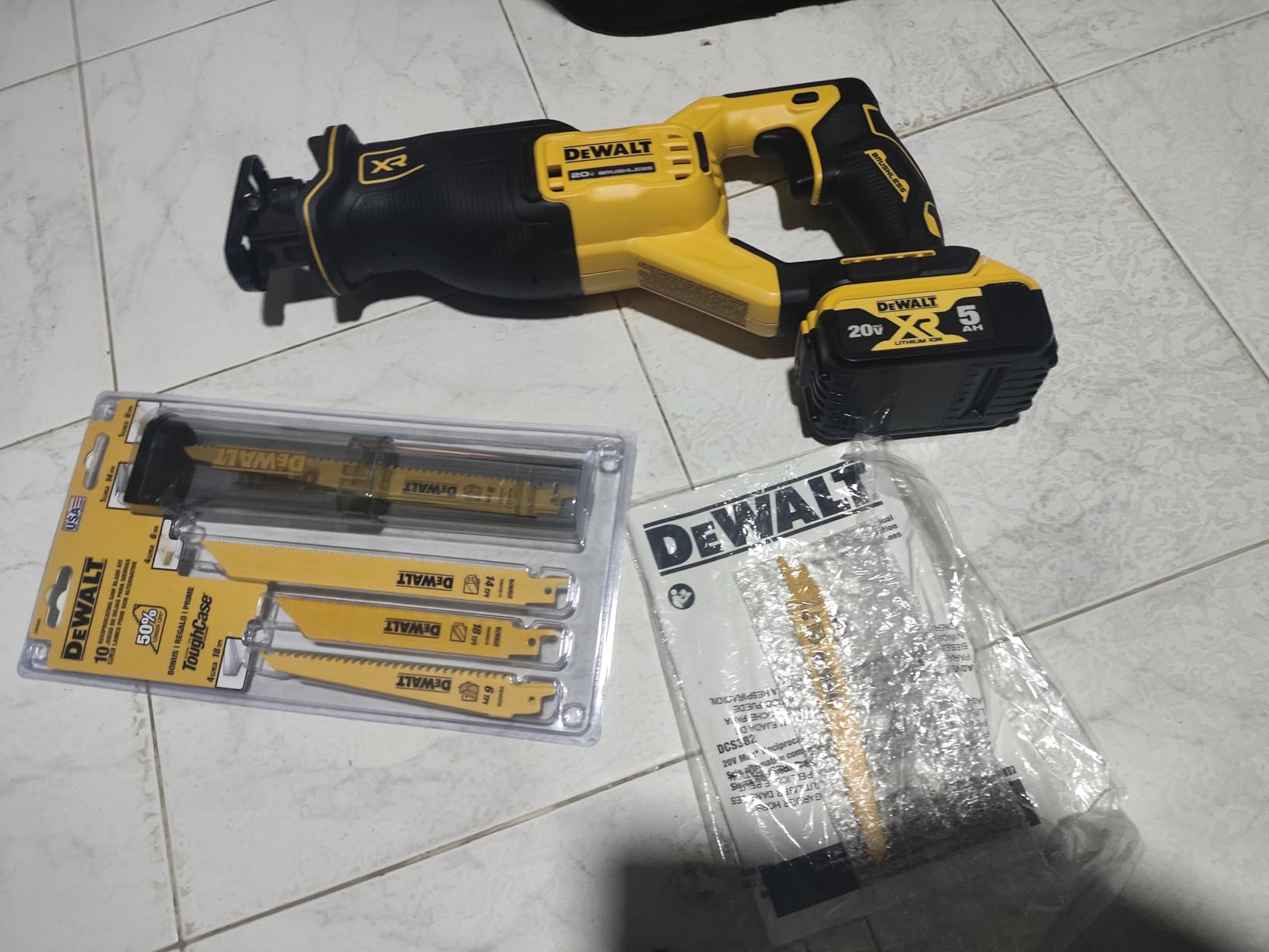 DEWALT 20V MAX* Reciprocating Saw, Cordless, 2-Finger Variable Trigger, Keyless Blade Clamp, Tool Only (DCS382B) - Customer Photo 2