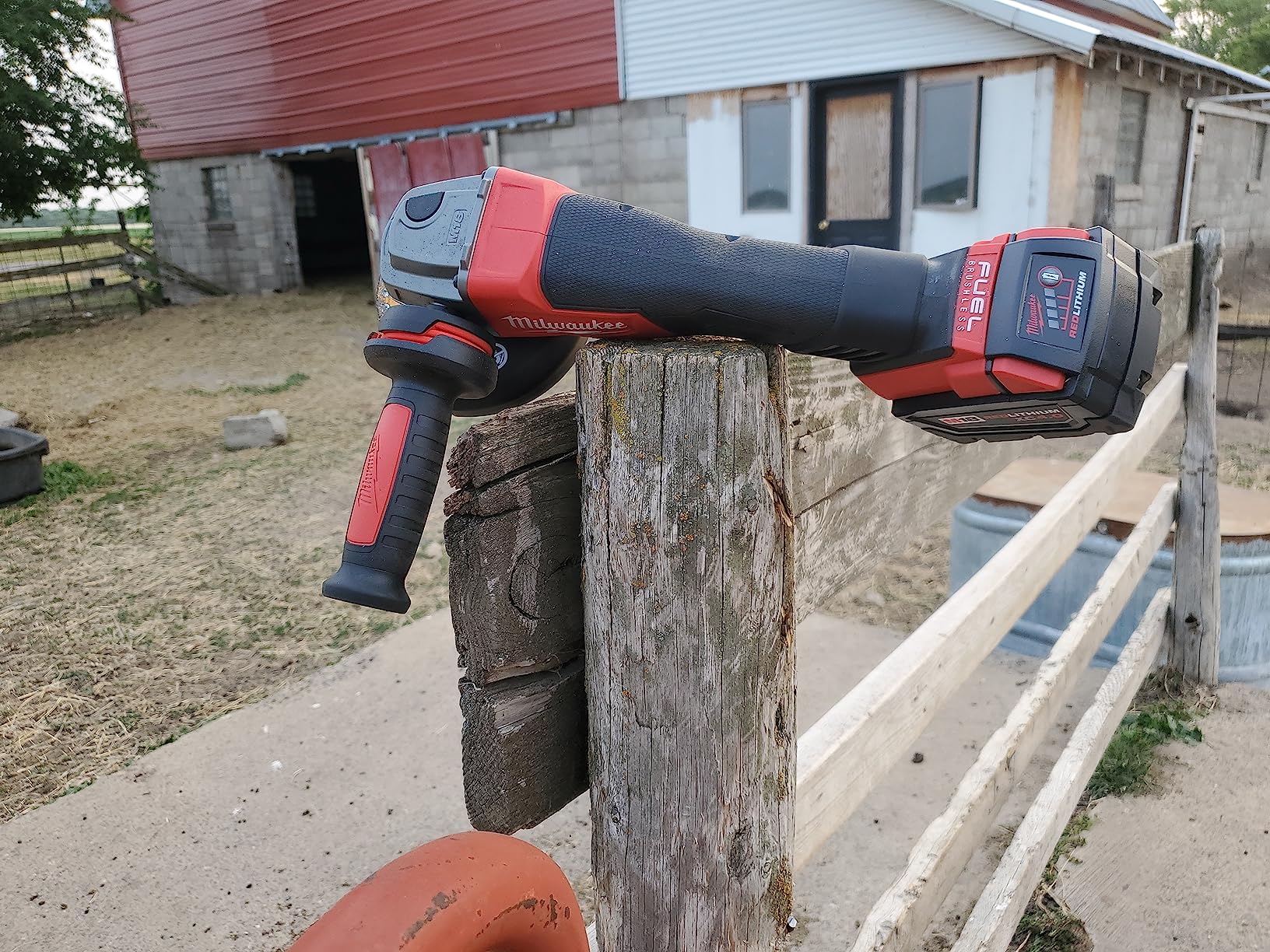 Milwaukee 2880-20 M18 Fuel Brushless Lithium-Ion 4-1/2 in. / 5 in. Cordless Small Angle Grinder with No-Lock Paddle Switch (Tool Only) customer photo 1