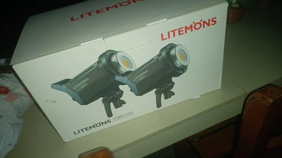 Godox LA150D LED Video Light, 190W 84800LUX@1M Daylight Studio, 5600K Bowens Mount LED Continuous Light, CRI 96+ 8 FX Effect 0-100% Dimming APP Control Photography Light Customer Review Godox LA150D LED Video Light, 190W 84800LUX@1M Daylight Studio, 5600K Bowens Mount LED Continuous Light, CRI 96+ 8 FX Effect 0-100% Dimming APP Control Photography Light - Customer Photo 2