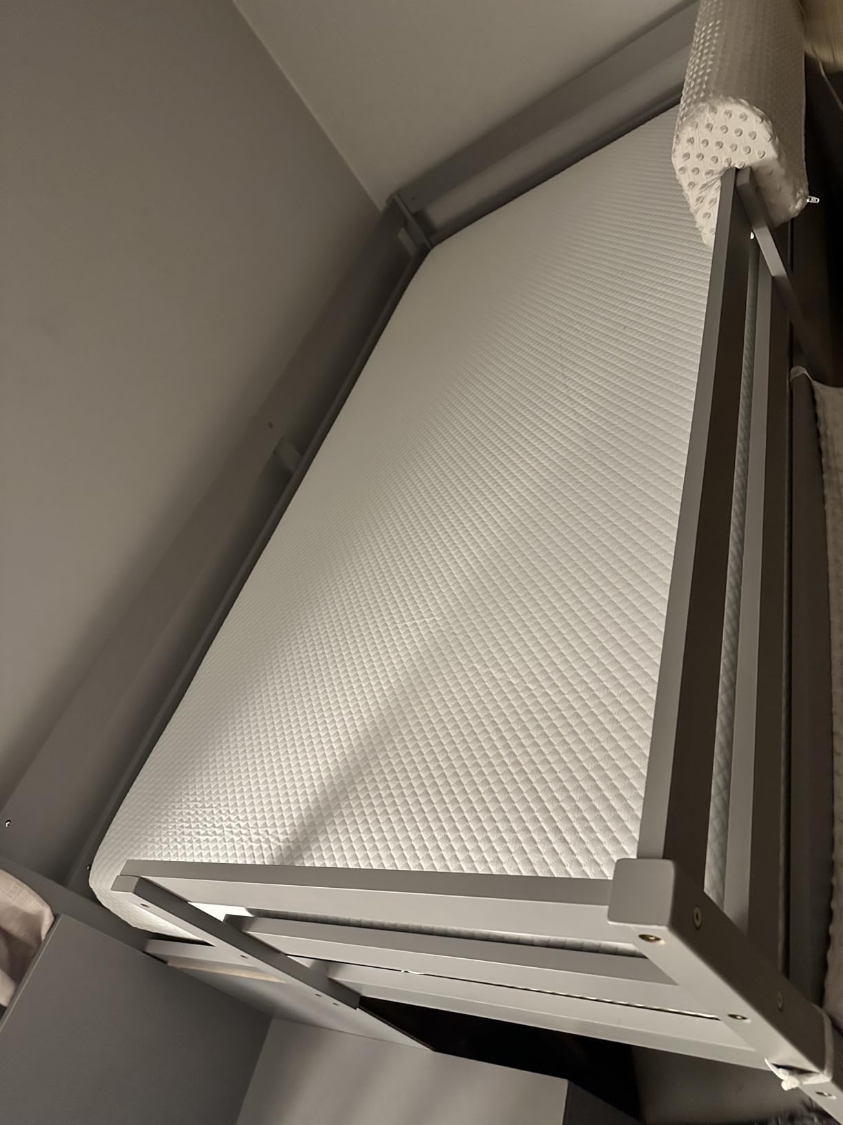 FDW | 10 Inch Queen Mattress | Medium Firm | Gel Memory Foam Mattress | White | Bed in a Box, CertiPUR-US Certified | Pressure Relief, Cooling Ventilated Foam | Washable Removable Cover Customer Review FDW | 10 Inch Queen Mattress | Medium Firm | Gel Memory Foam Mattress | White | Bed in a Box, CertiPUR-US Certified | Pressure Relief, Cooling Ventilated Foam | Washable Removable Cover - Customer Photo 1