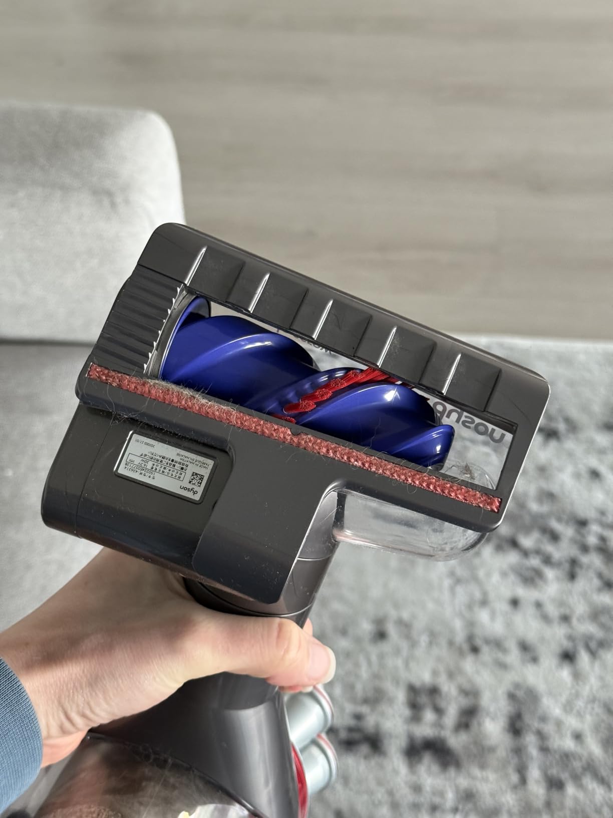 Dyson V8 Cordless Vacuum, Cleans Hard Floors and Carpets, Detangles, Converts to Handheld, 115AW, 2 Power Modes, Up to 40 Minutes Customer Review Dyson V8 Cordless Vacuum, Cleans Hard Floors and Carpets, Detangles, Converts to Handheld, 115AW, 2 Power Modes, Up to 40 Minutes - Customer Photo 2