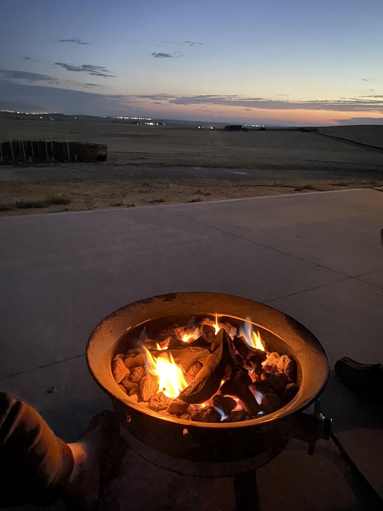 Amazon Basics Portable Propane Fire Pit, 19 inch Round Gas for Patio, 55,000 BTU, Carry Strap, Heat, Warmth and Ambience customer photo 1
