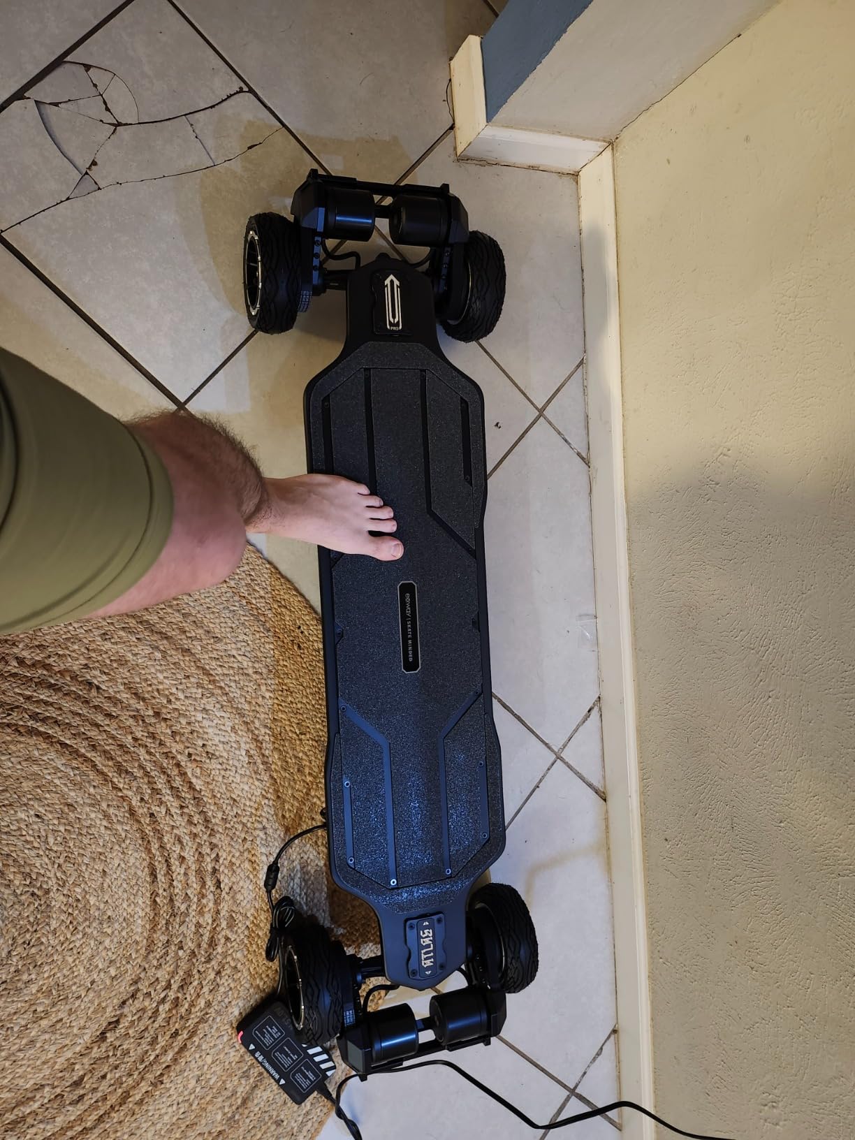 Exway Atlas V2 2WD All-Terrain Off Road Electric Skateboards, Top Speed of 35 Mph, 24 Miles Range Mountain Board, Optional AUXPack Battery, Professional Electric Longboard for Adults (2WD) Customer Review Exway Atlas V2 2WD All-Terrain Off Road Electric Skateboards, Top Speed of 35 Mph, 24 Miles Range Mountain Board, Optional AUXPack Battery, Professional Electric Longboard for Adults (2WD) - Customer Photo 1
