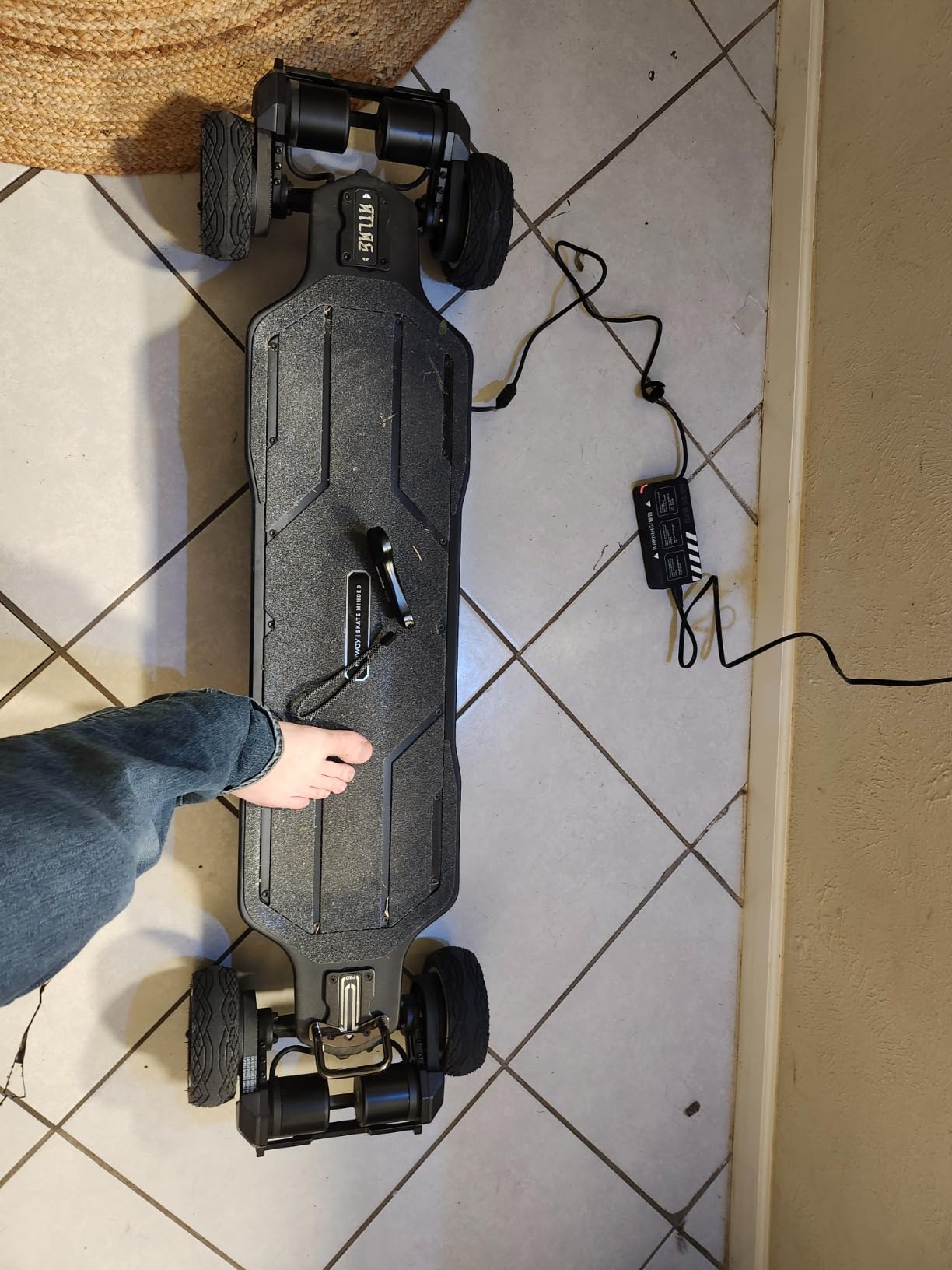 Exway Atlas V2 2WD All-Terrain Off Road Electric Skateboards, Top Speed of 35 Mph, 24 Miles Range Mountain Board, Optional AUXPack Battery, Professional Electric Longboard for Adults (2WD) Customer Review Exway Atlas V2 2WD All-Terrain Off Road Electric Skateboards, Top Speed of 35 Mph, 24 Miles Range Mountain Board, Optional AUXPack Battery, Professional Electric Longboard for Adults (2WD) - Customer Photo 2