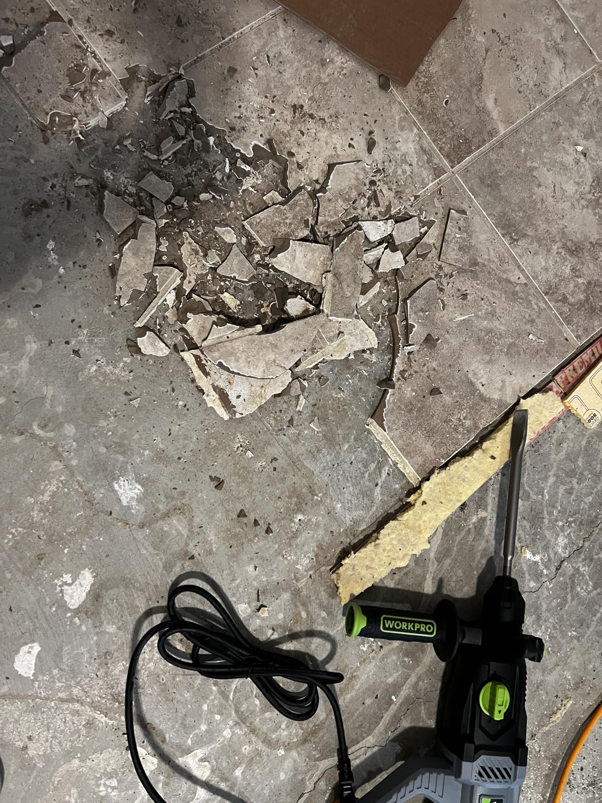 WORKPRO 1-1/4 Inch SDS-Plus Rotary Hammer Drill, 7.5AMP, Lightweight Corded Version for Concrete Demolition Chipping Customer Review WORKPRO 1-1/4 Inch SDS-Plus Rotary Hammer Drill, 7.5AMP, Lightweight Corded Version for Concrete Demolition Chipping - Customer Photo 2