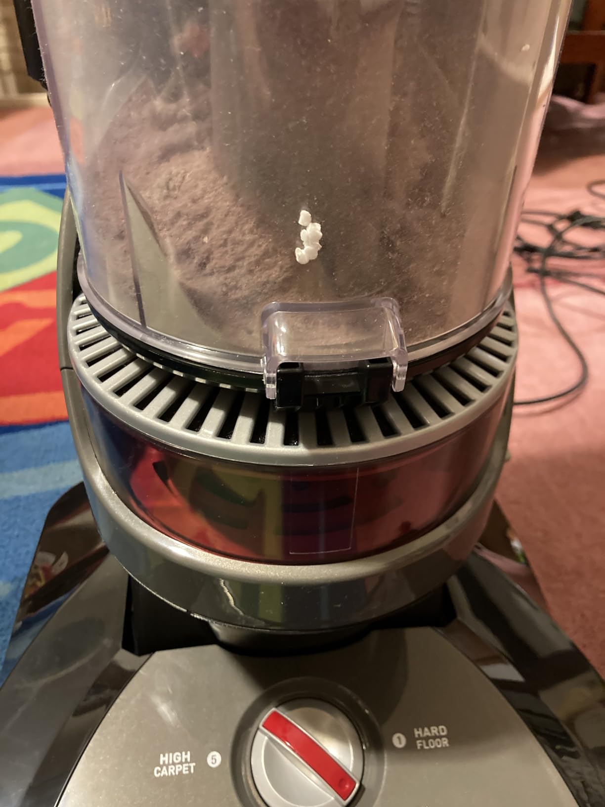 Hoover WindTunnel Cord Rewind Pro Bagless Vacuum Cleaner, Corded Upright Vacuum Cleaner for Carpet and Hard Floor, Automatic Cord Rewind Customer Review Hoover WindTunnel Cord Rewind Pro Bagless Vacuum Cleaner, Corded Upright Vacuum Cleaner for Carpet and Hard Floor, Automatic Cord Rewind - Customer Photo 2