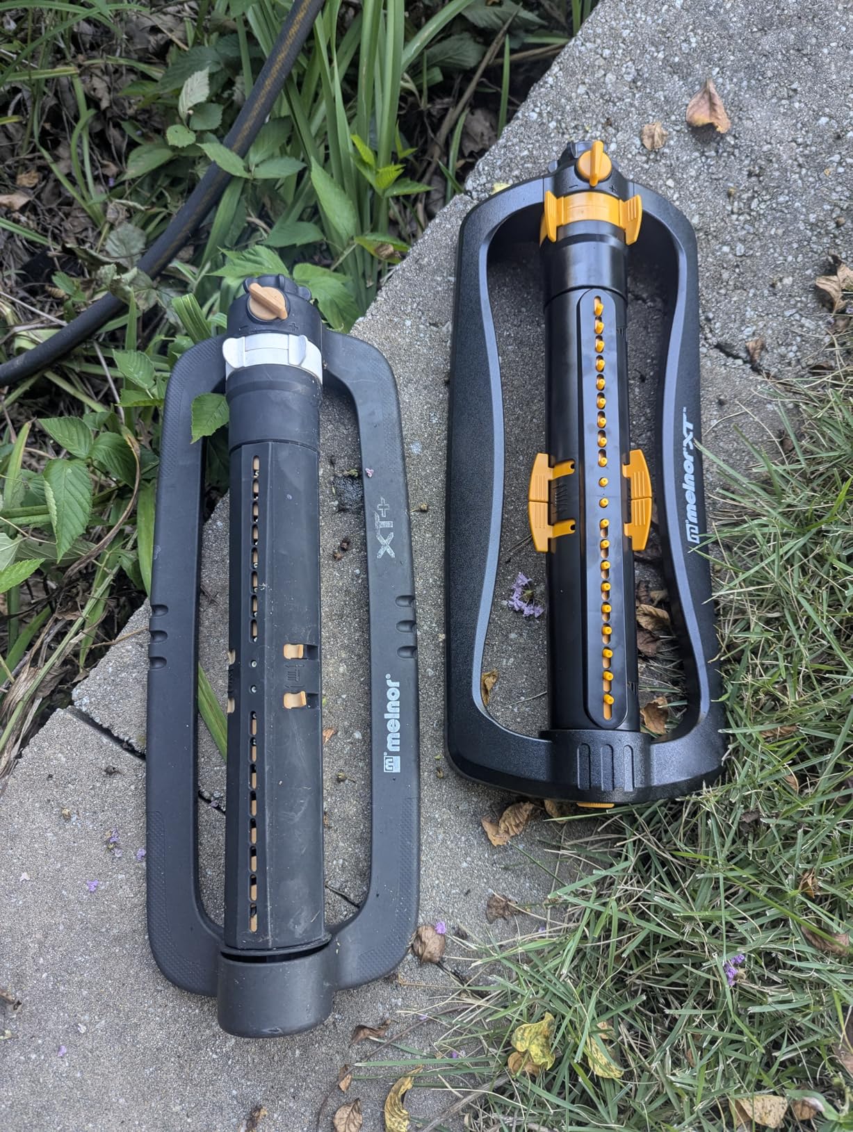 Melnor Metal Oscillating Sprinkler 4500 Sq Ft: Flow, Width, Range Adjust customer photo 1