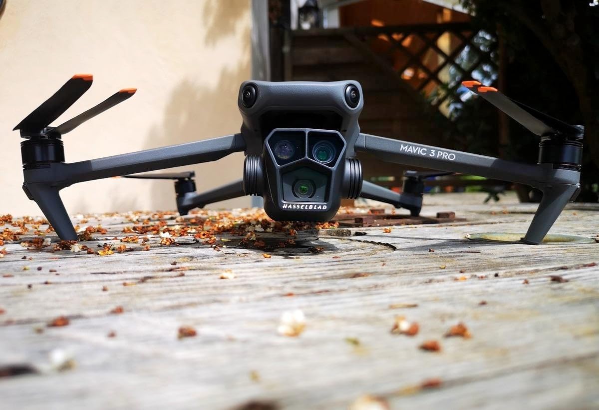 DJI Mavic 3 Classic (DJI RC), Drone with 4/3 CMOS Hasselblad Camera, 5.1K HD Video, 46 Mins Flight Time, Omnidirectional Obstacle Sensing, Smart Return to Home, FAA Remote ID Compliant - Customer Photo 2
