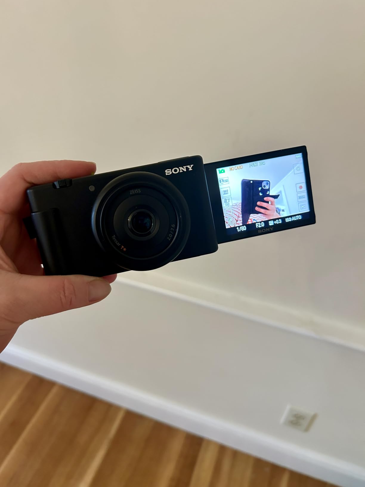 Sony ZV-1F Vlog Camera for Content Creators and Vloggers Black Customer Review Sony ZV-1F Vlog Camera for Content Creators and Vloggers Black - Customer Photo 3