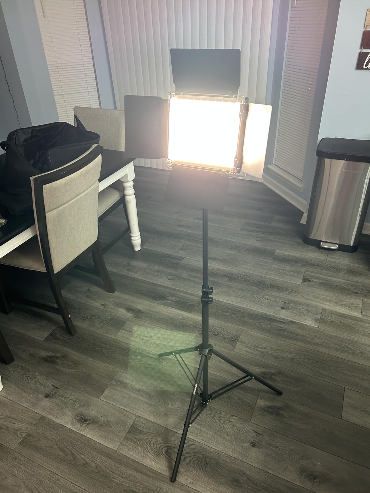 NEEWER Upgraded 660 PRO II RGB LED Video Light with App Control & Tripod Stand Kit, 2 Pack 50W/1% Min Dimming/CRI97+/3200~5600K Key Lighting for Game Streaming YouTube Recording Studio Photography - Customer Photo 2