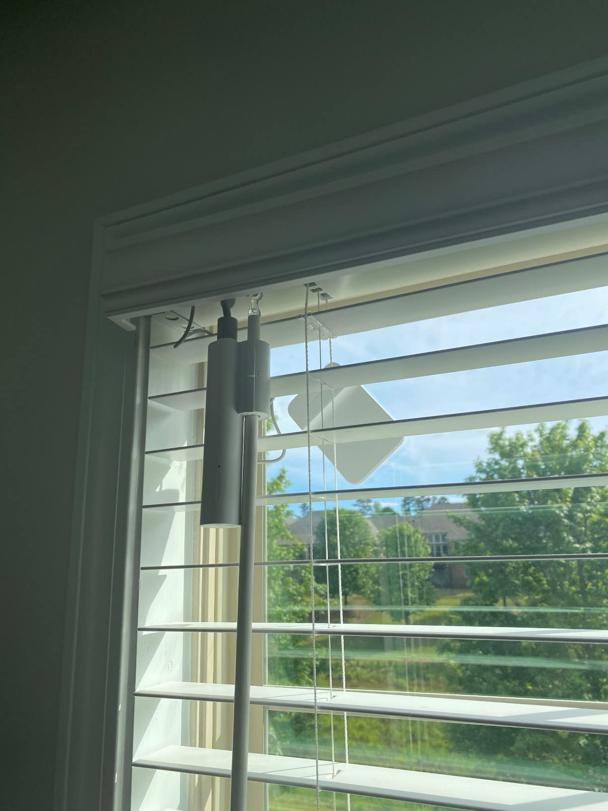 SwitchBot Blind Tilt Motorized Blinds - Smart Electric Blinds with Bluetooth Remote Control, Solar Powered, Light Sensing Control, Add Hub Mini to Make it Compatible with Alexa & Google Home Customer Review SwitchBot Blind Tilt Motorized Blinds - Smart Electric Blinds with Bluetooth Remote Control, Solar Powered, Light Sensing Control, Add Hub Mini to Make it Compatible with Alexa & Google Home - Customer Photo 1