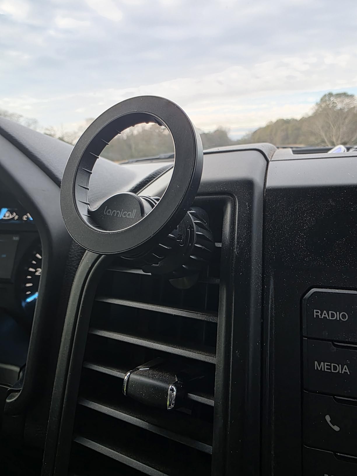 Lamicall for MagSafe Car Mount - [20 Super Magnets] Magnetic Phone Holders for Your Car, Air Vent Phone Holder Car, HandsFree Cell Phone Holder Mount Accessories for Women Men fit iPhone 17 16 Pro Max customer photo 1