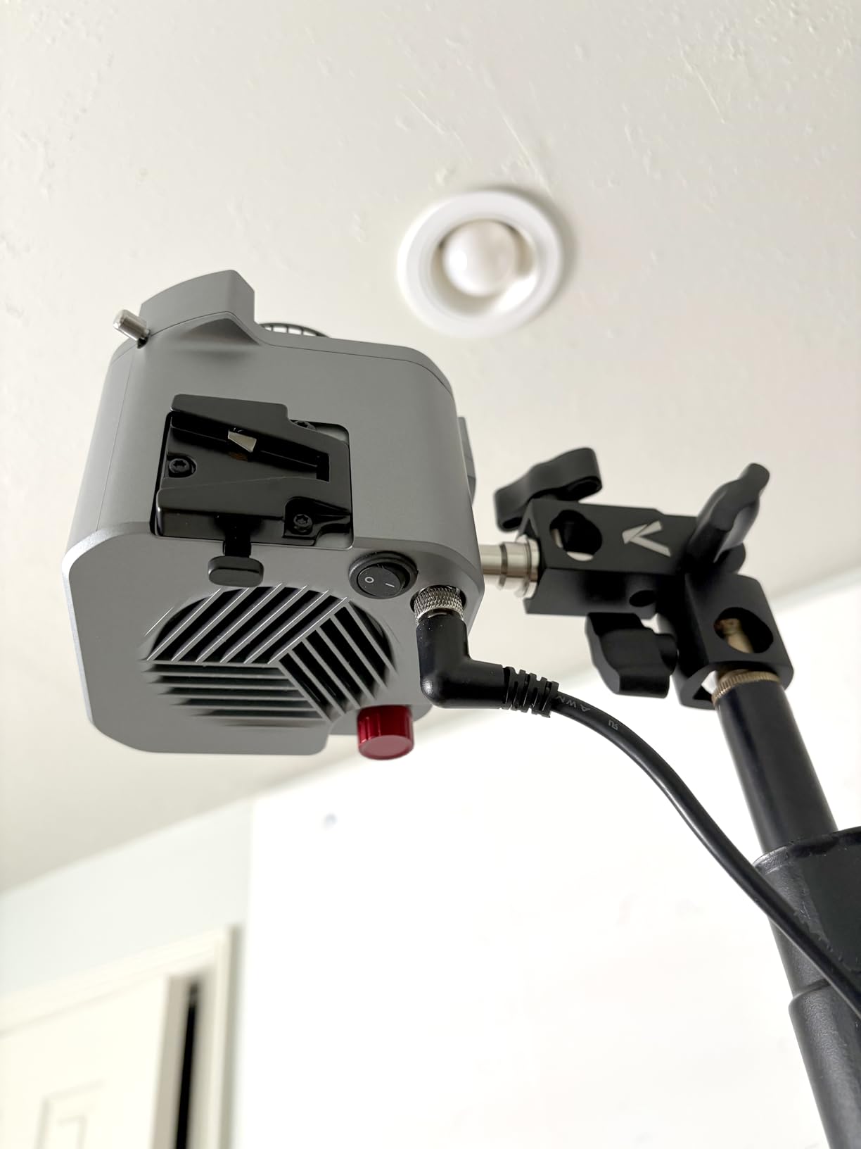 Aputure amaran COB 60xS Video Lighting amaran 60x Upgrade bi-Color Bowens Mount Point-Source LED Studio Light, SSI (D56) of 87, 33,300 lux @ 1m,App Control,9 Lighting FX (amaran 60x S) - Customer Photo 1