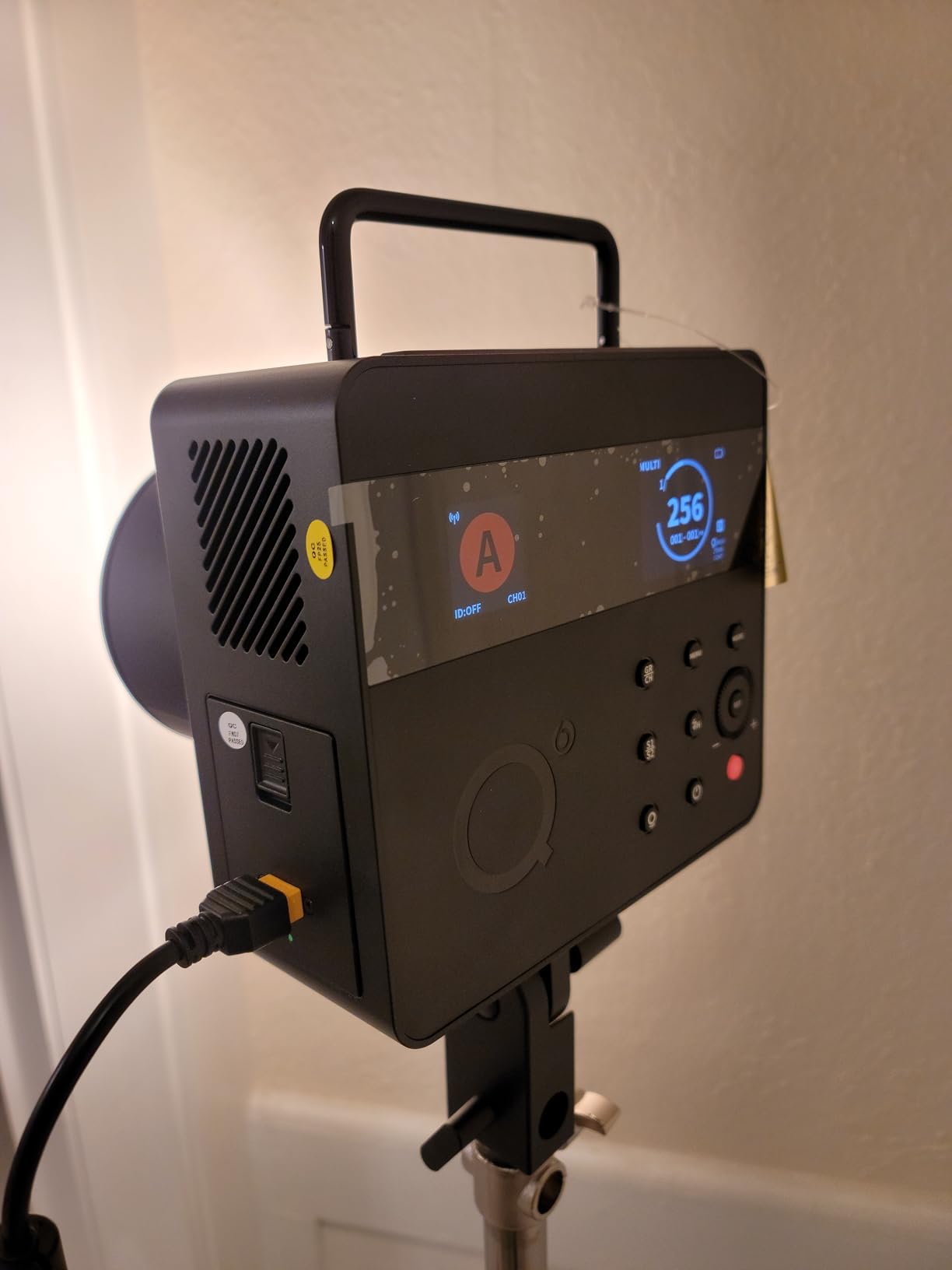 NEEWER Q4 400Ws 2.4G TTL Outdoor Studio Flash Strobe,1/8000 HSS 2800mAh Battery Powered Photography Monolight Speedlite 30W Modeling Lamp/400 Full Power Flash/0.01-1.2s Recycle/Bowens Mount Customer Review NEEWER Q4 400Ws 2.4G TTL Outdoor Studio Flash Strobe,1/8000 HSS 2800mAh Battery Powered Photography Monolight Speedlite 30W Modeling Lamp/400 Full Power Flash/0.01-1.2s Recycle/Bowens Mount - Customer Photo 1