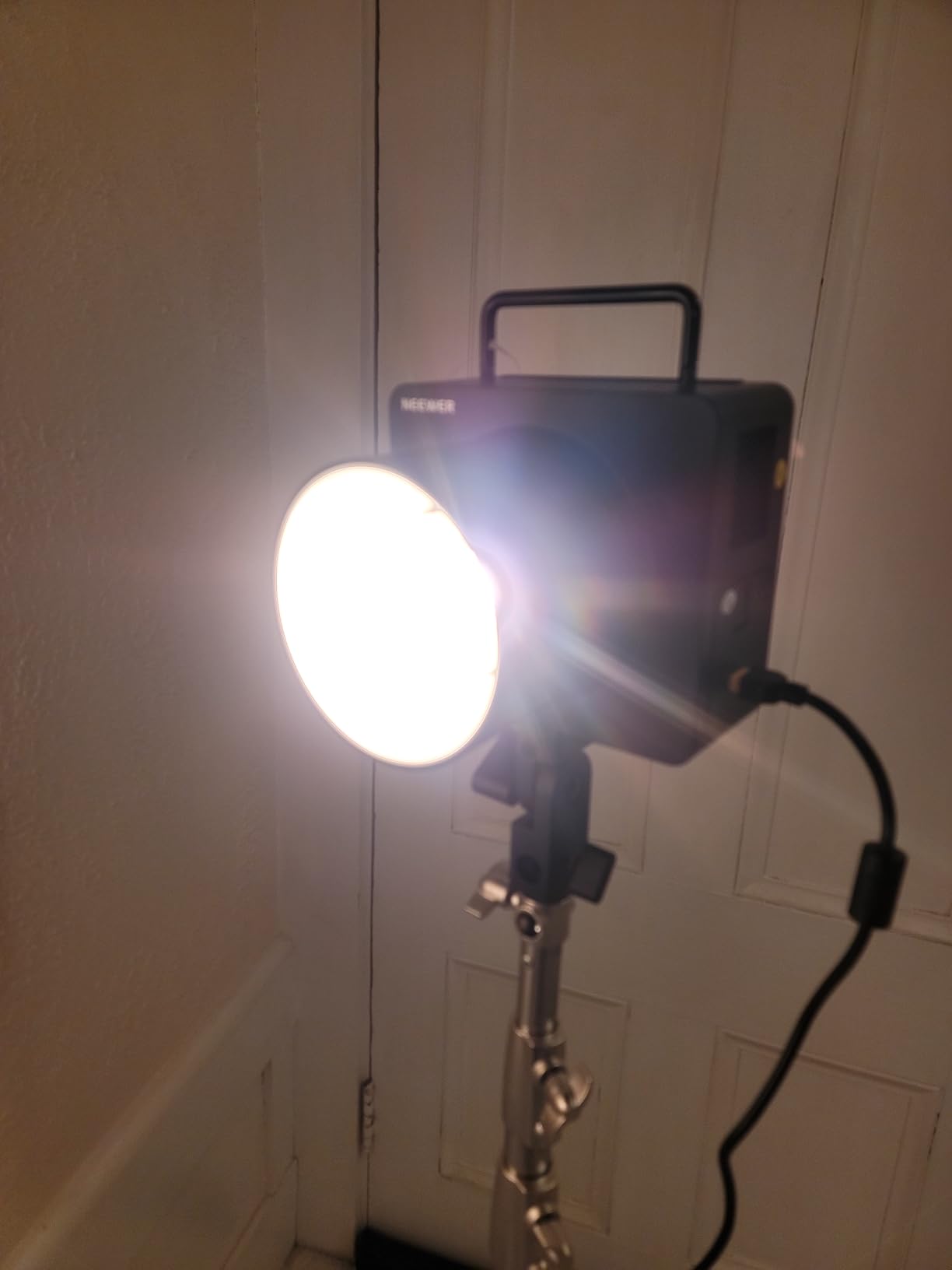 NEEWER Q4 400Ws 2.4G TTL Outdoor Studio Flash Strobe,1/8000 HSS 2800mAh Battery Powered Photography Monolight Speedlite 30W Modeling Lamp/400 Full Power Flash/0.01-1.2s Recycle/Bowens Mount Customer Review NEEWER Q4 400Ws 2.4G TTL Outdoor Studio Flash Strobe,1/8000 HSS 2800mAh Battery Powered Photography Monolight Speedlite 30W Modeling Lamp/400 Full Power Flash/0.01-1.2s Recycle/Bowens Mount - Customer Photo 4