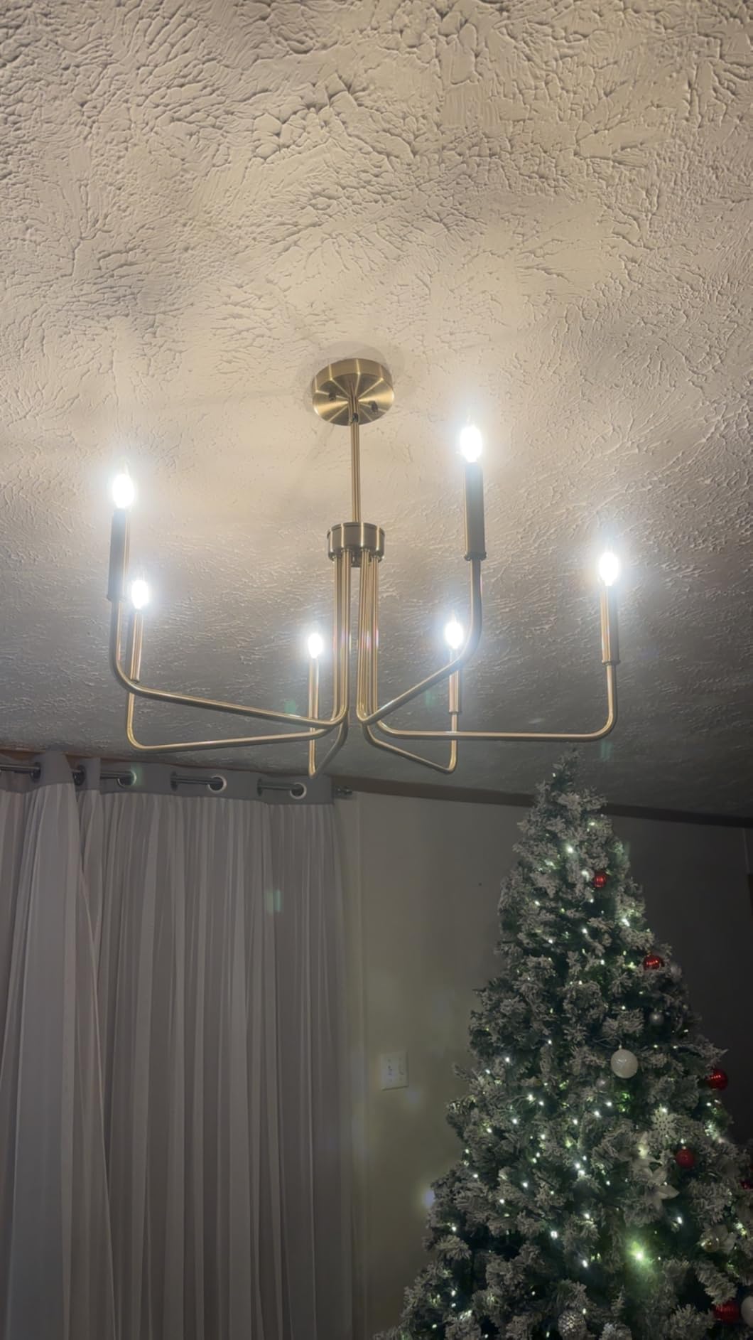Black Chandelier, 6-Light Farmhouse Chandelier for Dining Room Lighting Fixtures Hanging, Industrial Modern Chandelier for Bedroom, Foyer, Hall, Kitchen, Living Room, Entryway (No Assembly Required) customer photo 1